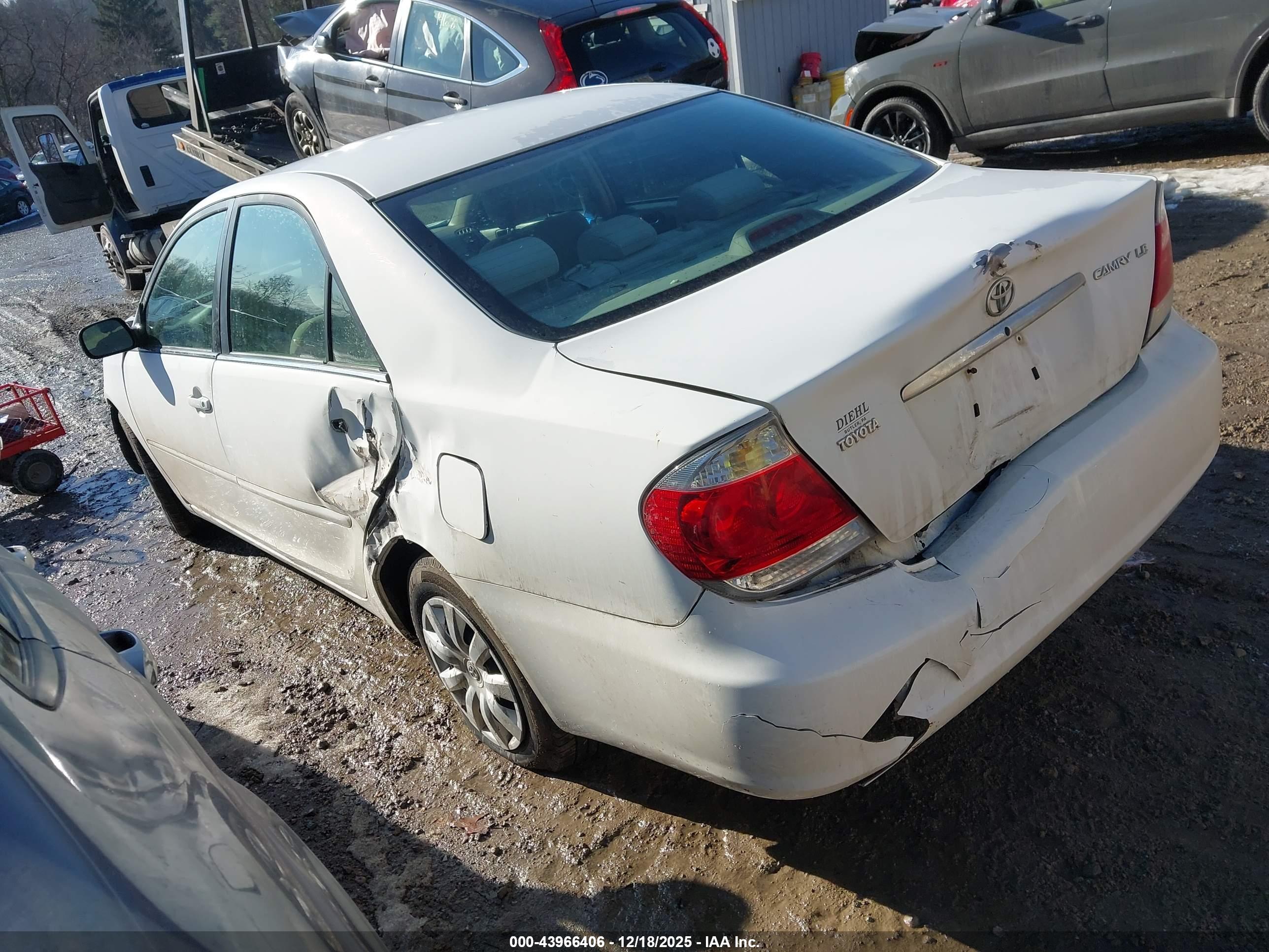 TOYOTA CAMRY image 3