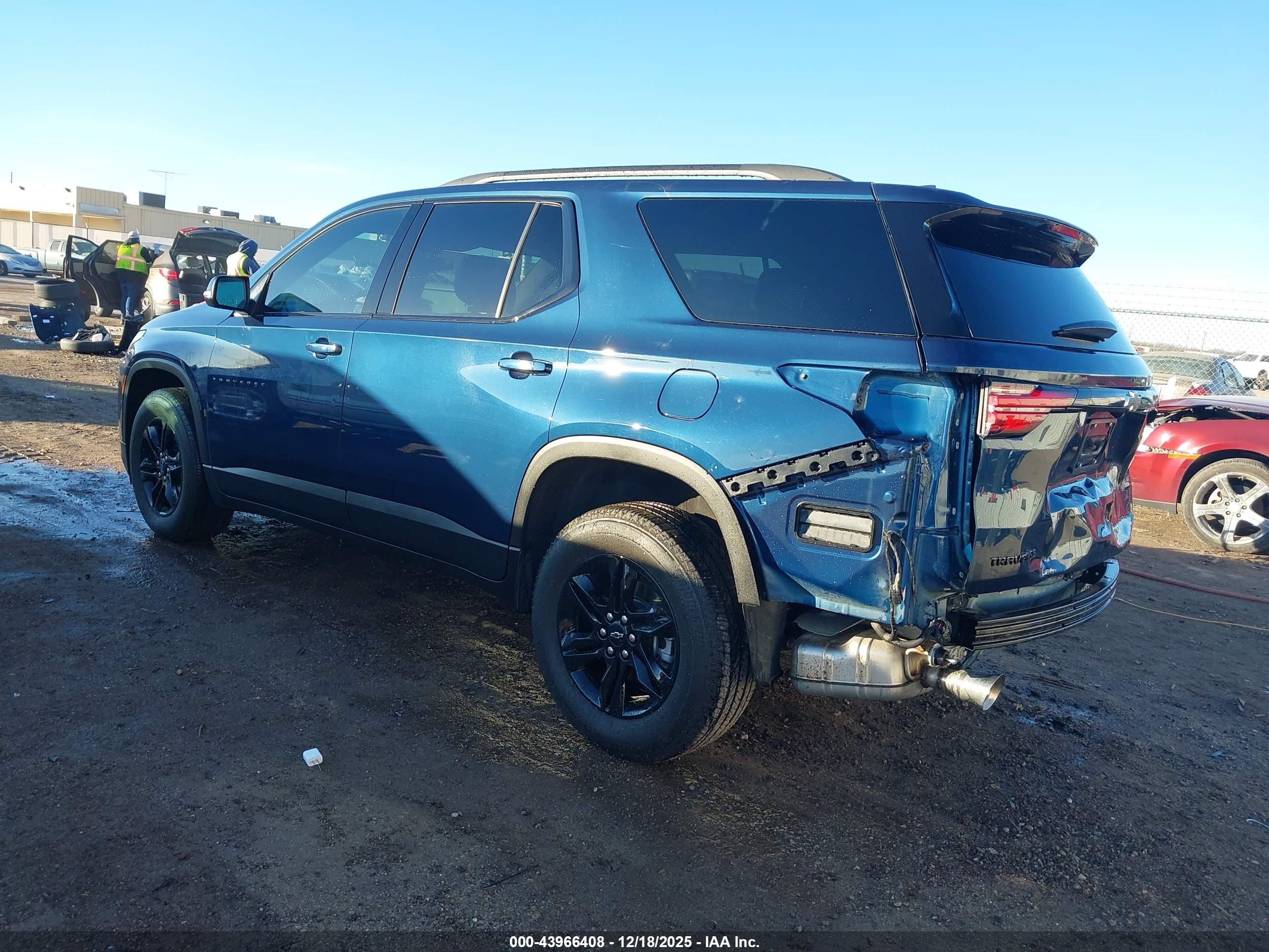CHEVROLET TRAVERSE image 3