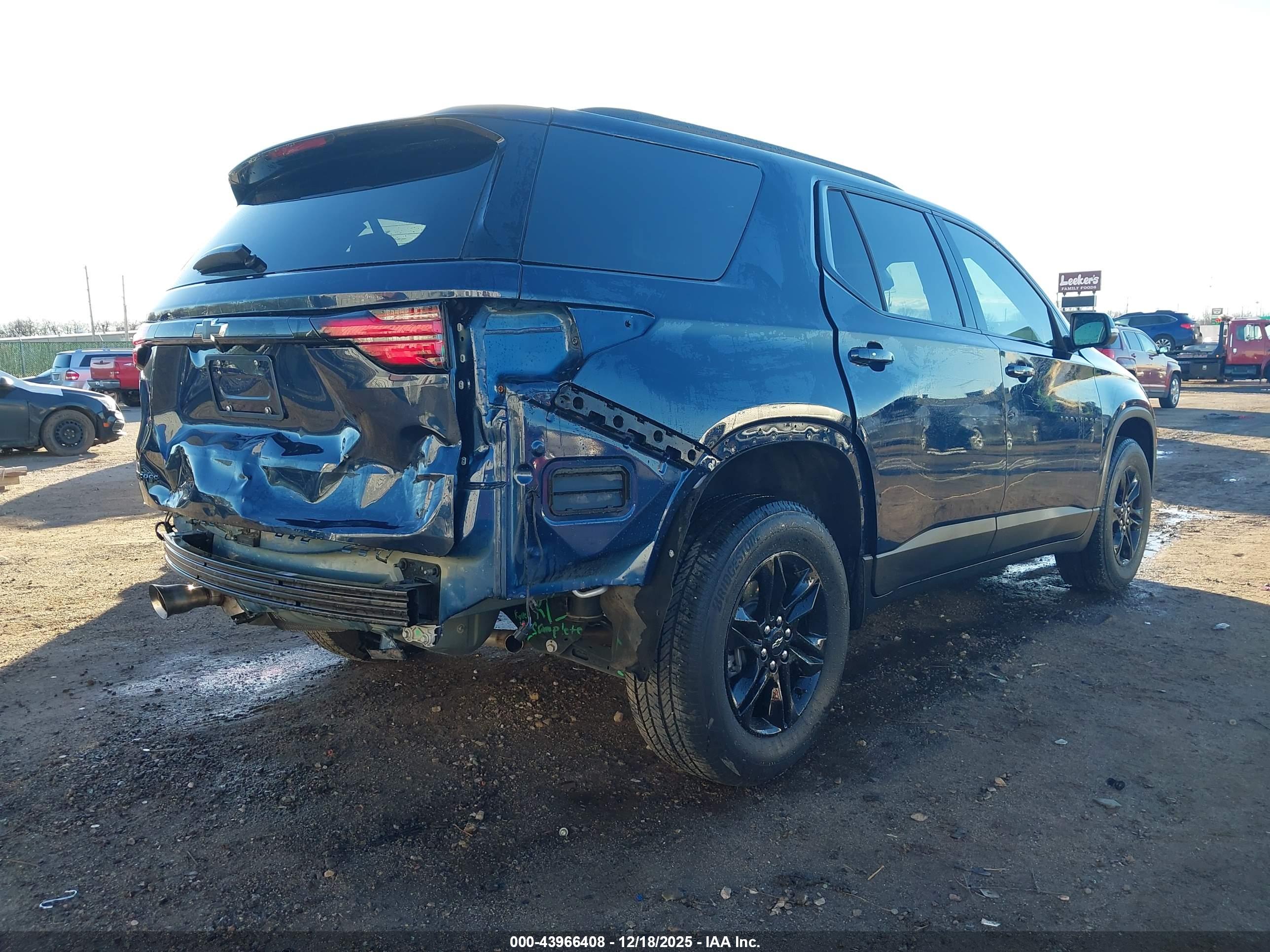 CHEVROLET TRAVERSE image 4