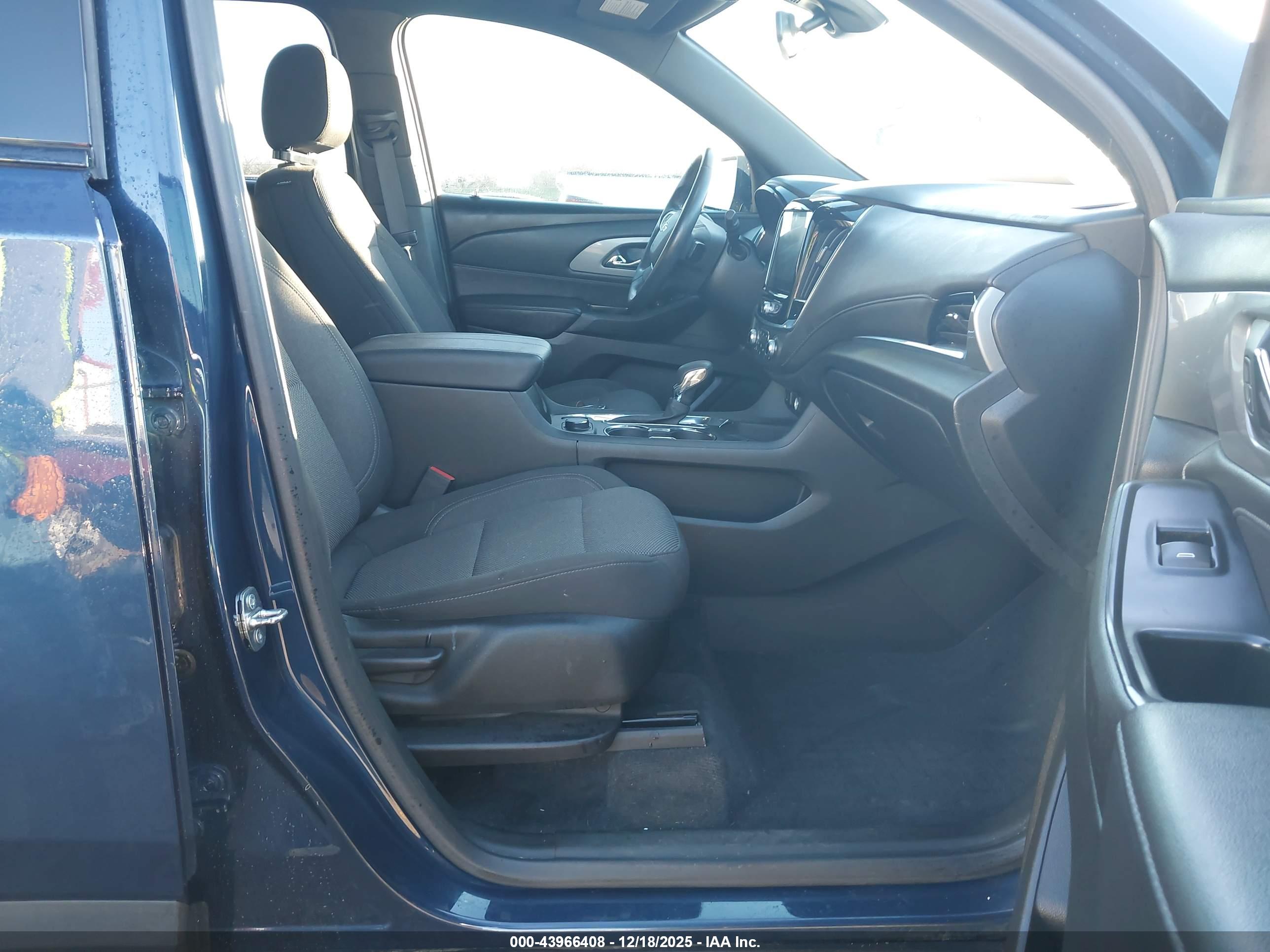 CHEVROLET TRAVERSE image 5