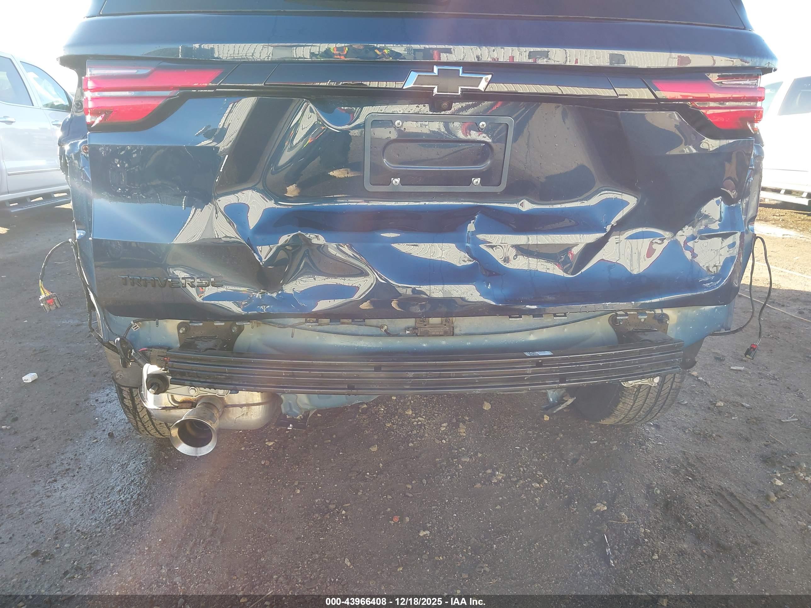 CHEVROLET TRAVERSE image 6