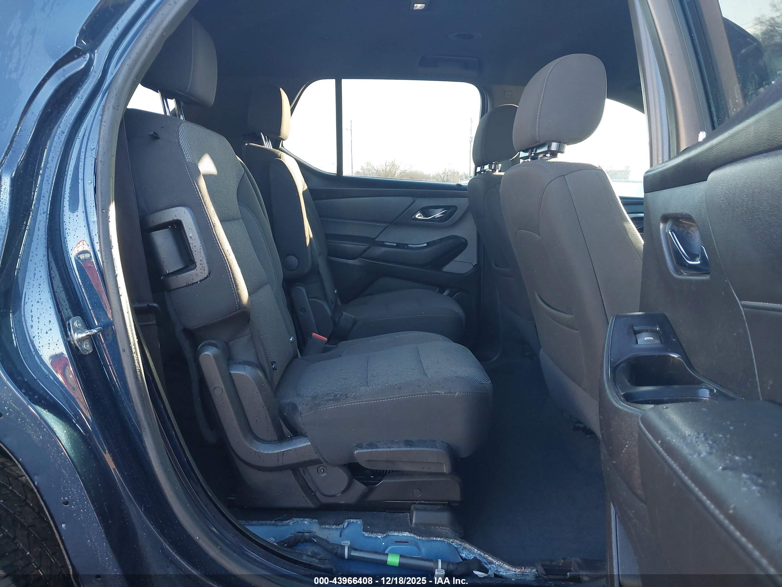 CHEVROLET TRAVERSE image 8