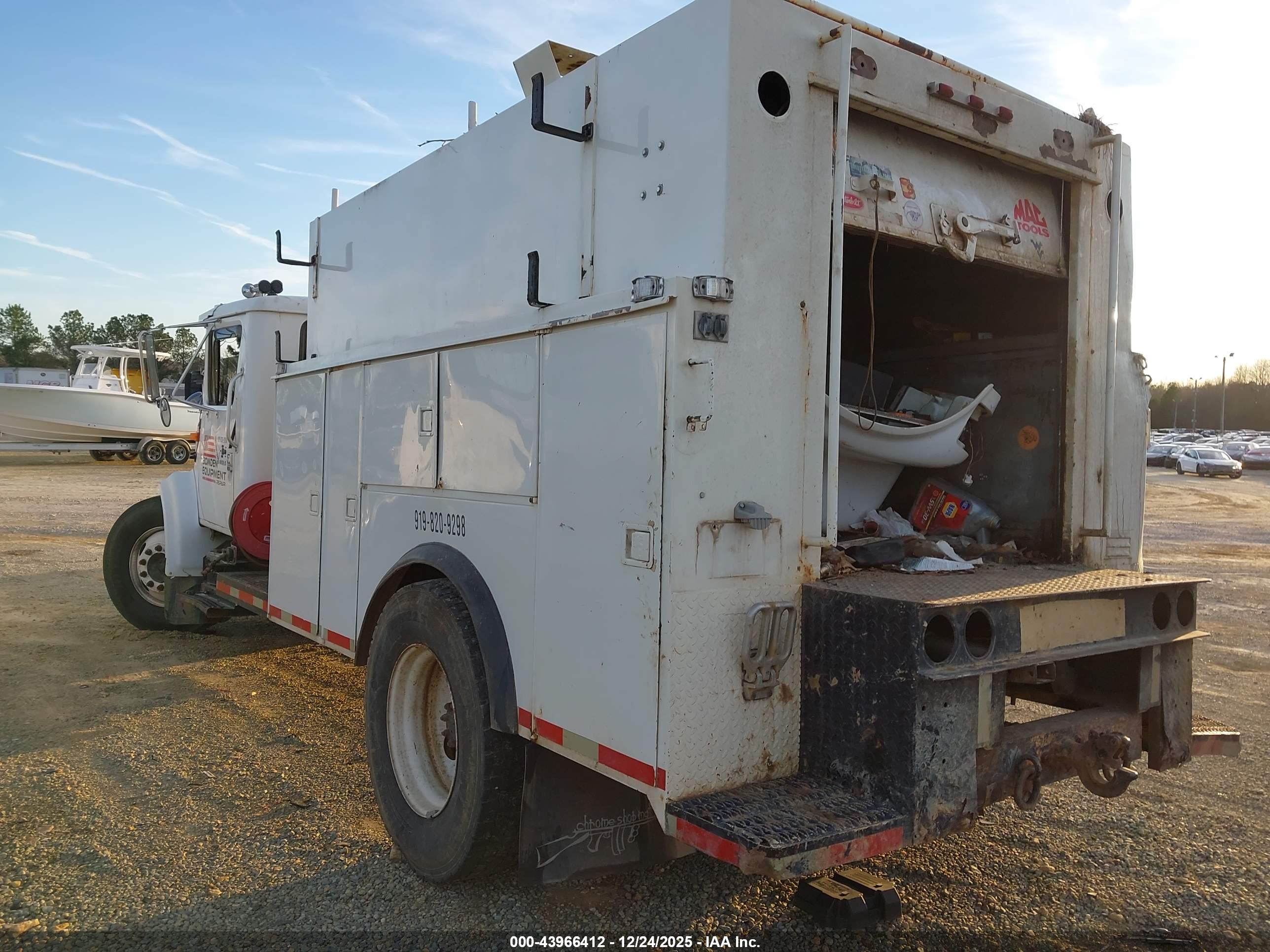 INTERNATIONAL 4000 image 3