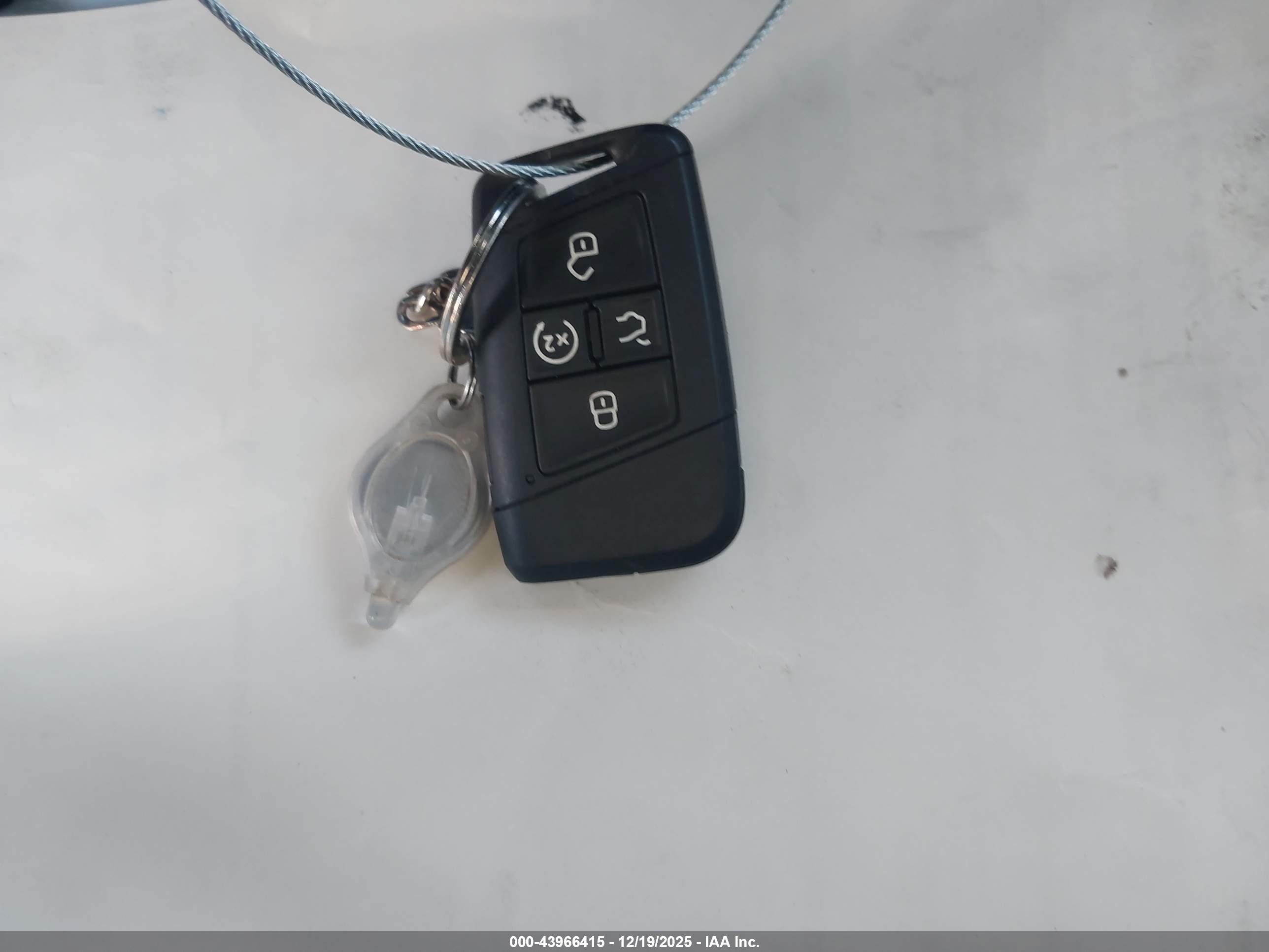 VOLKSWAGEN TAOS image 11
