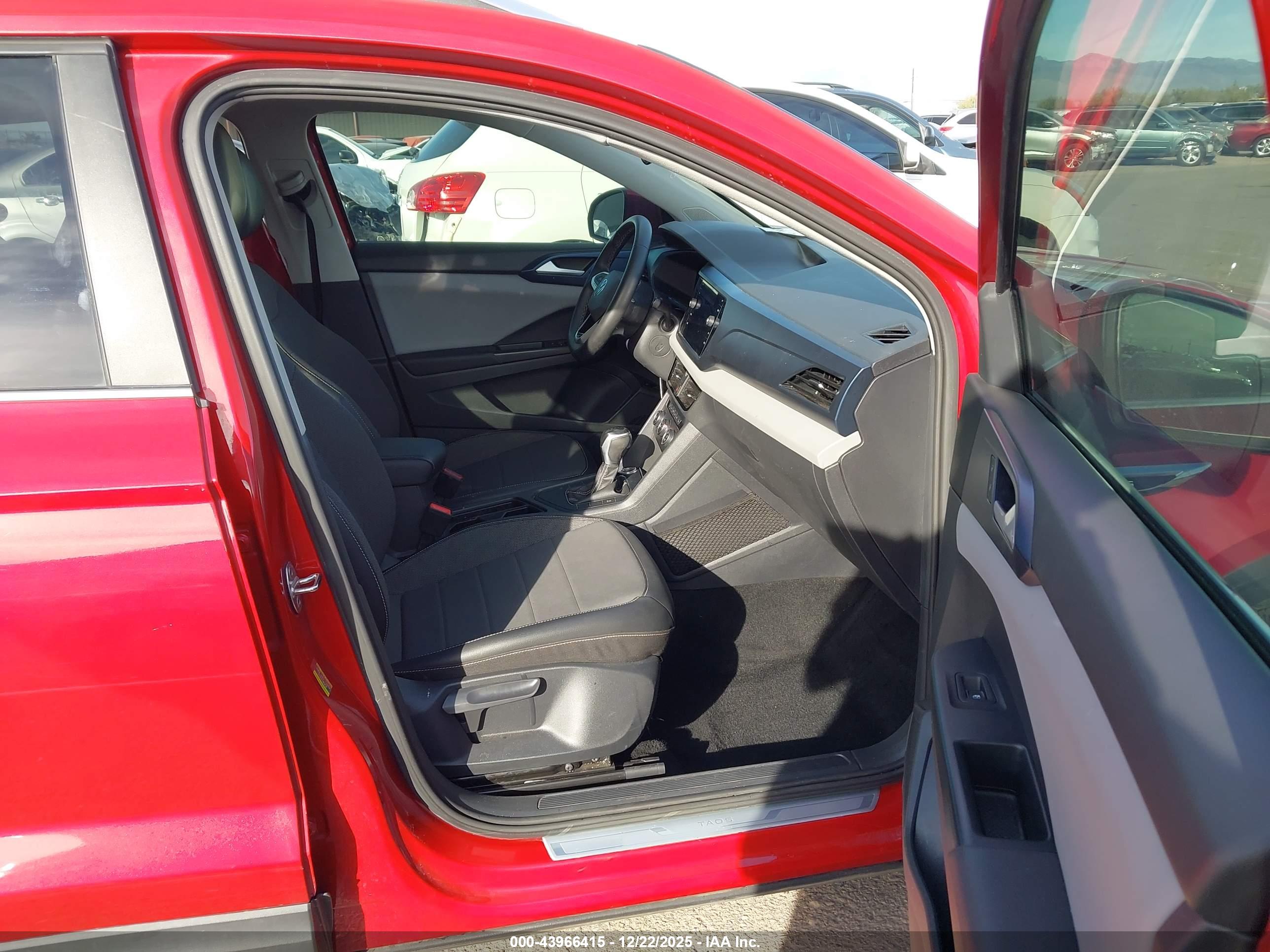 VOLKSWAGEN TAOS image 5