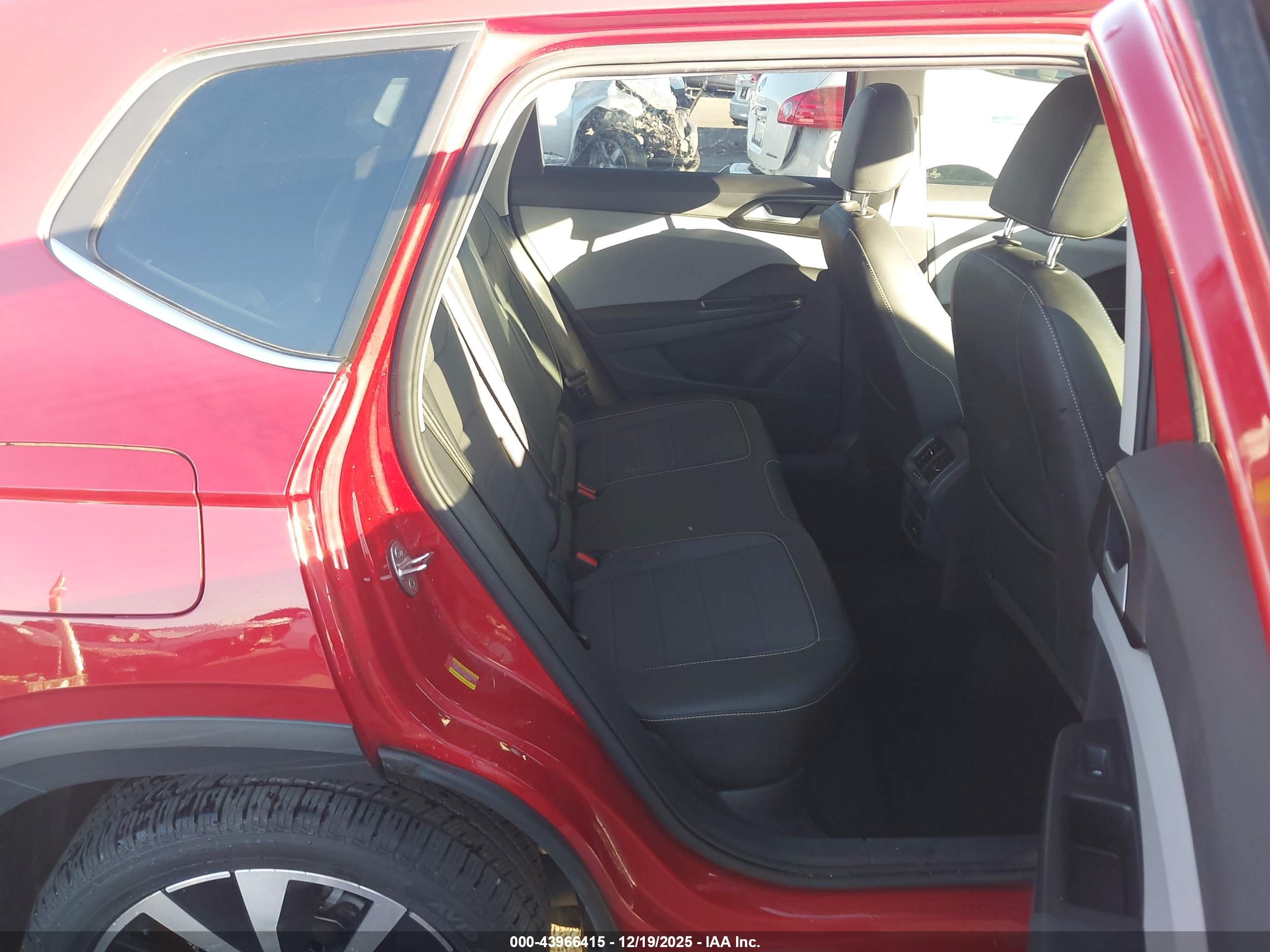 VOLKSWAGEN TAOS image 8