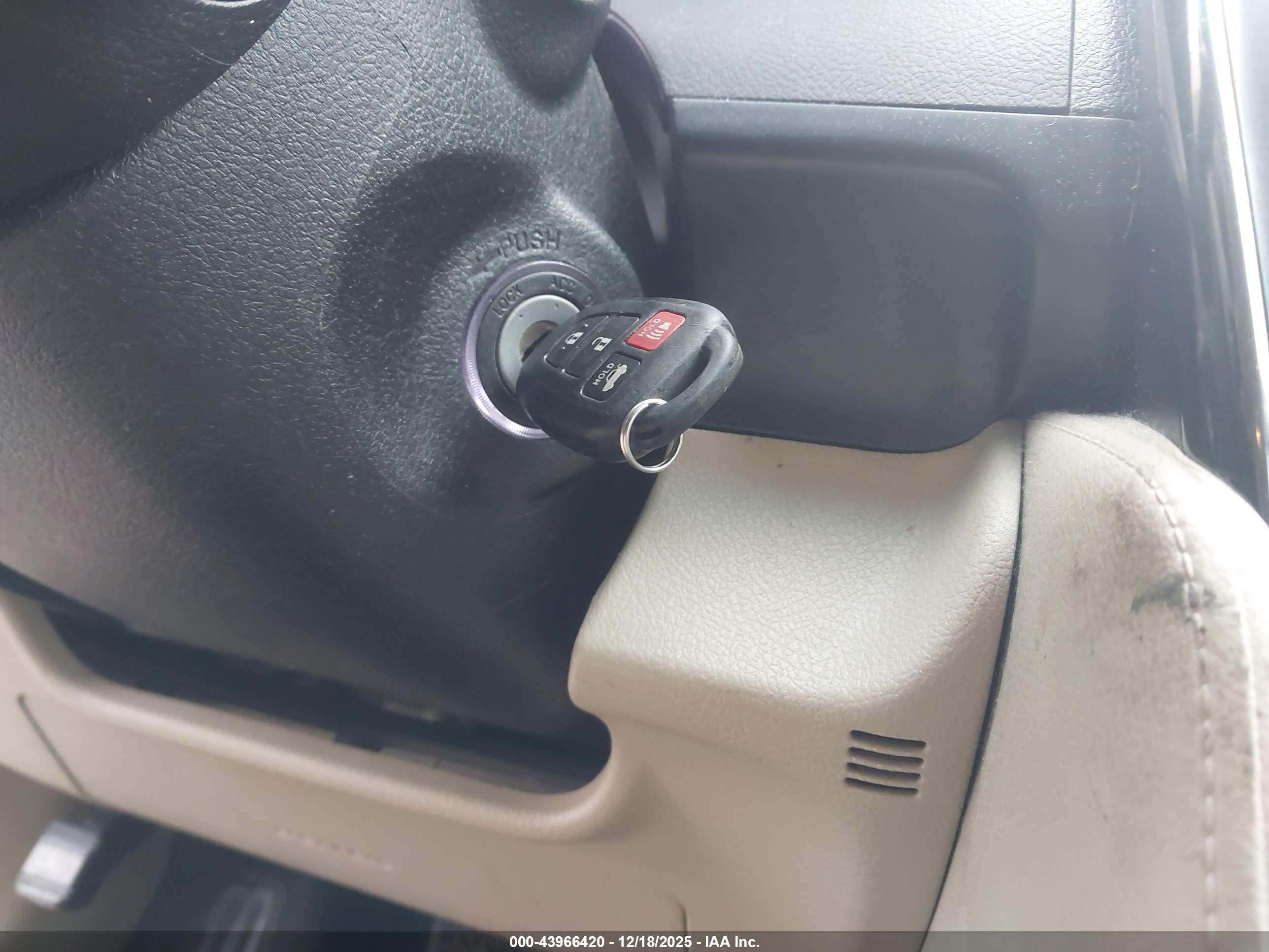 TOYOTA CAMRY image 11