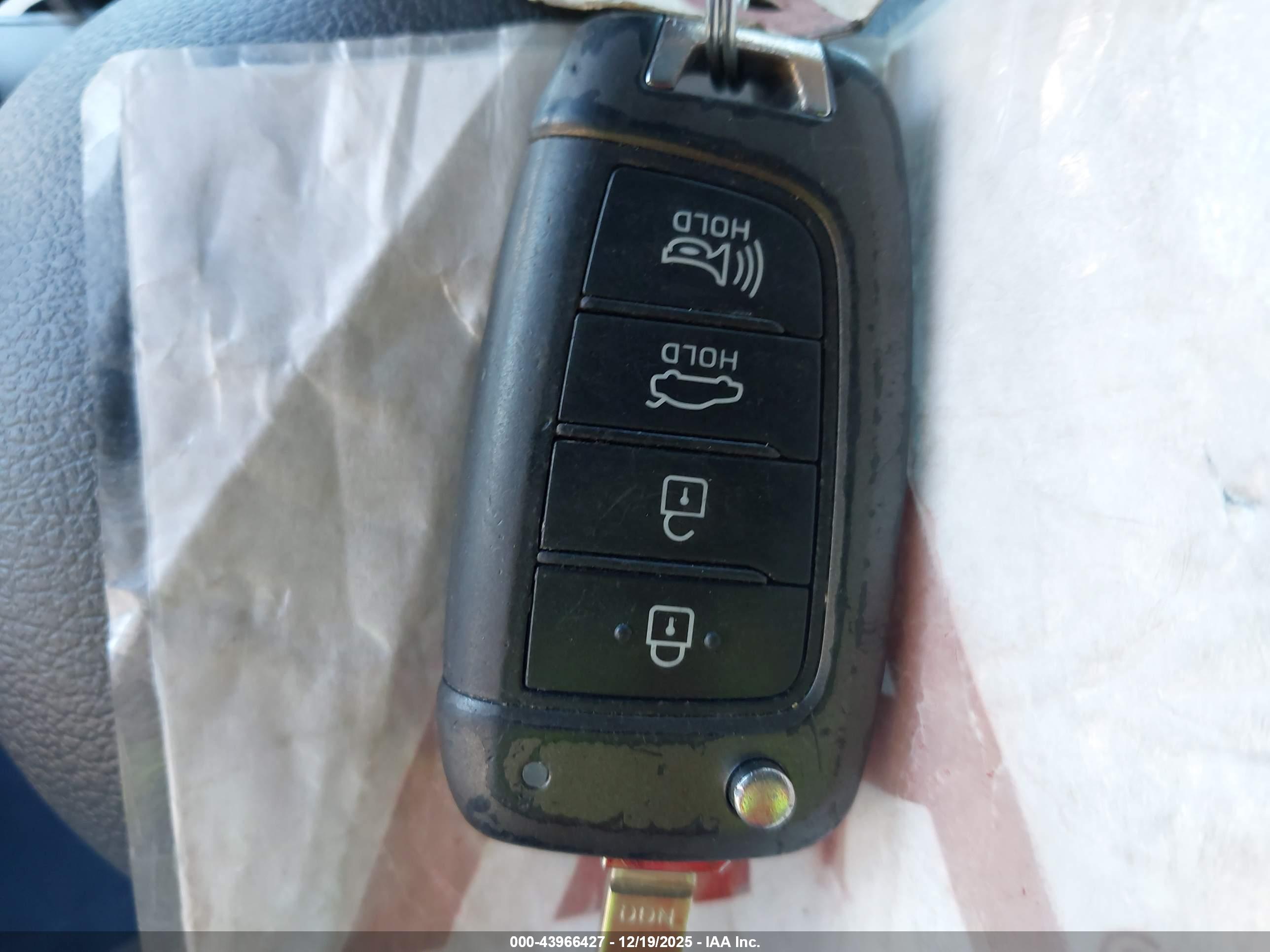 HYUNDAI SONATA image 11