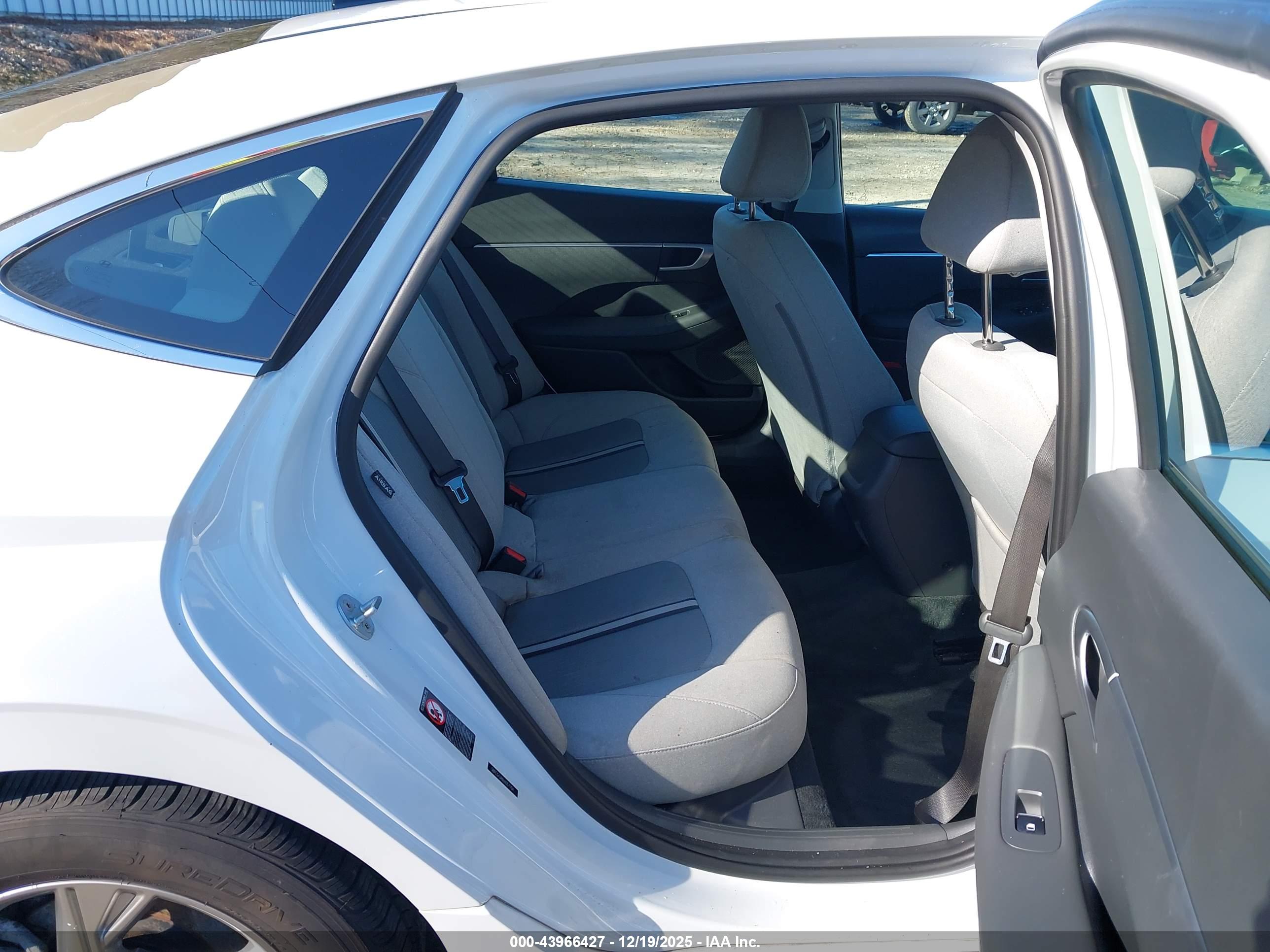 HYUNDAI SONATA image 8