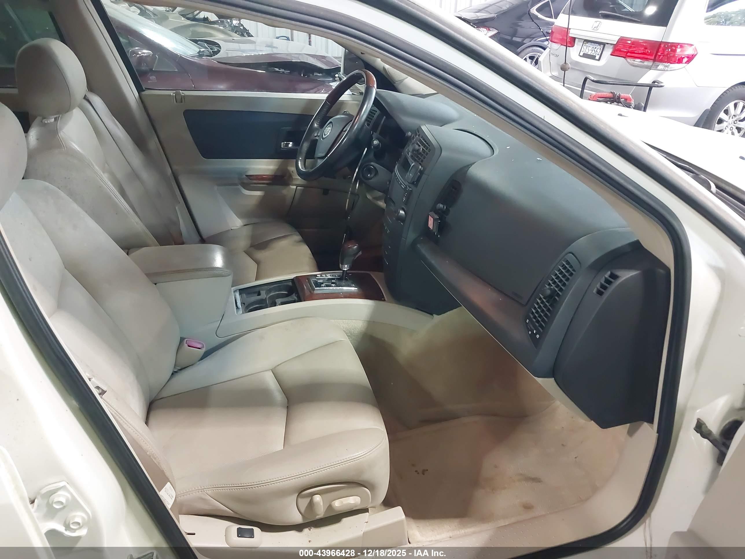 CADILLAC SRX image 5