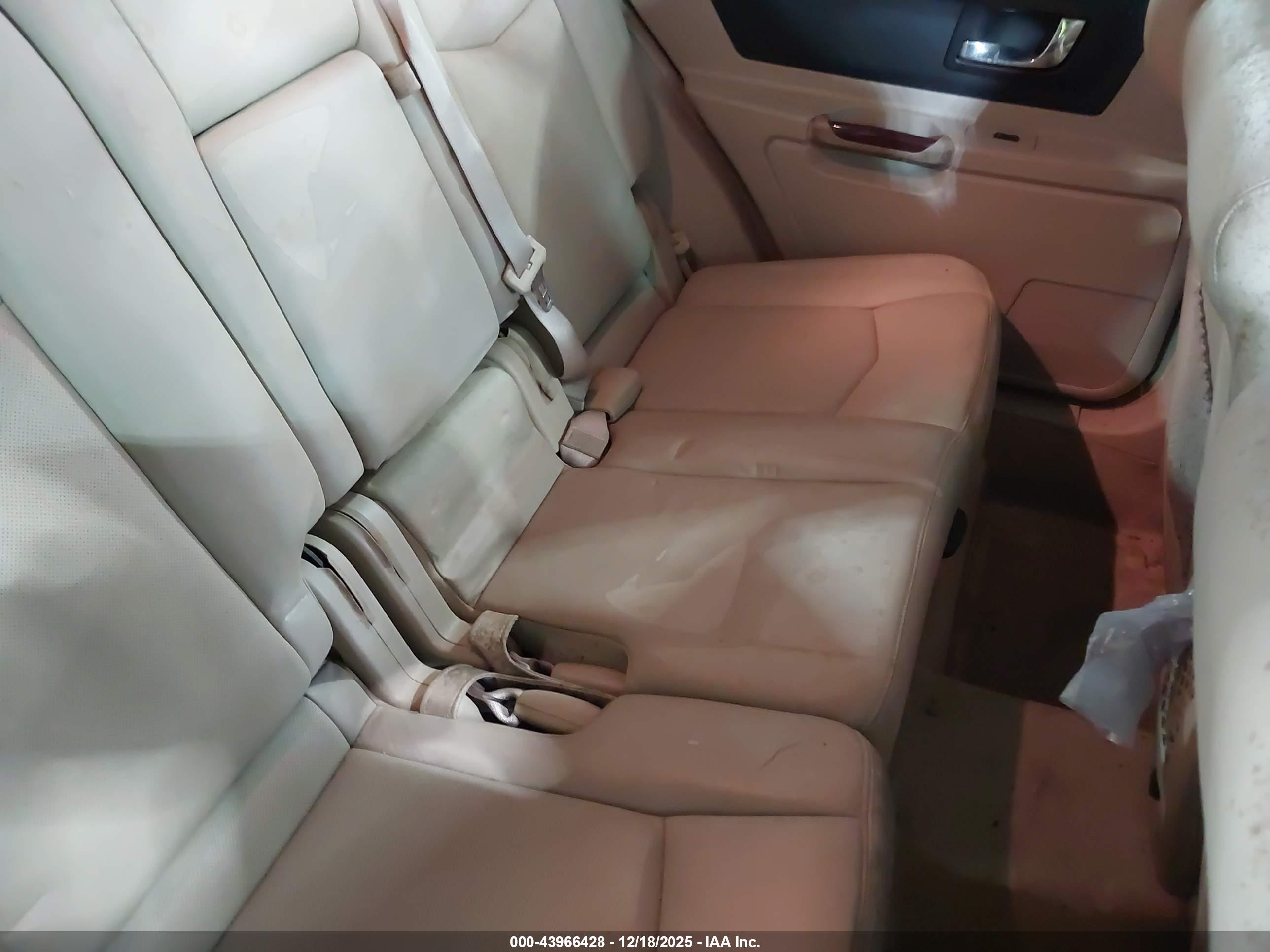 CADILLAC SRX image 8