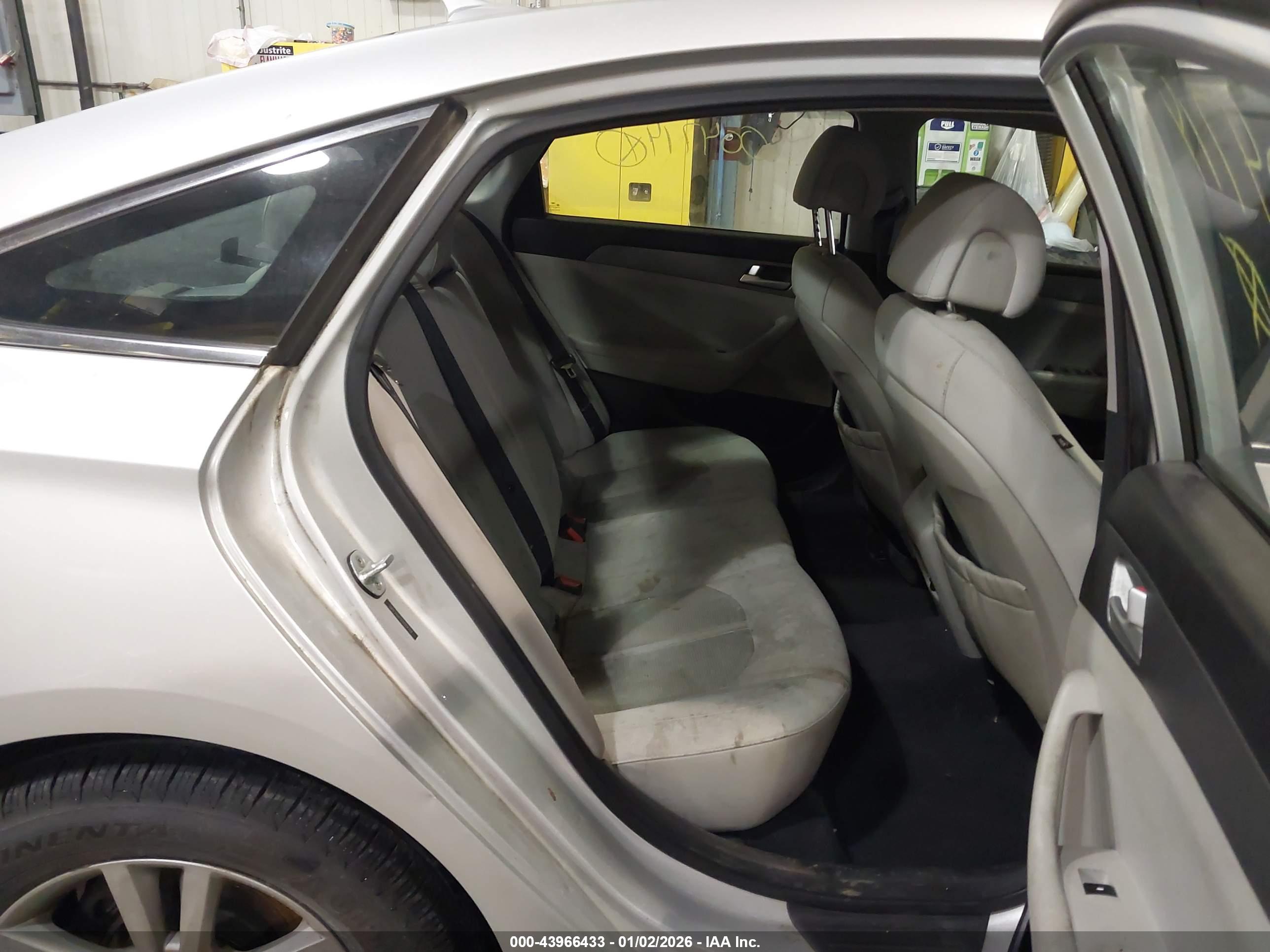 HYUNDAI SONATA image 8
