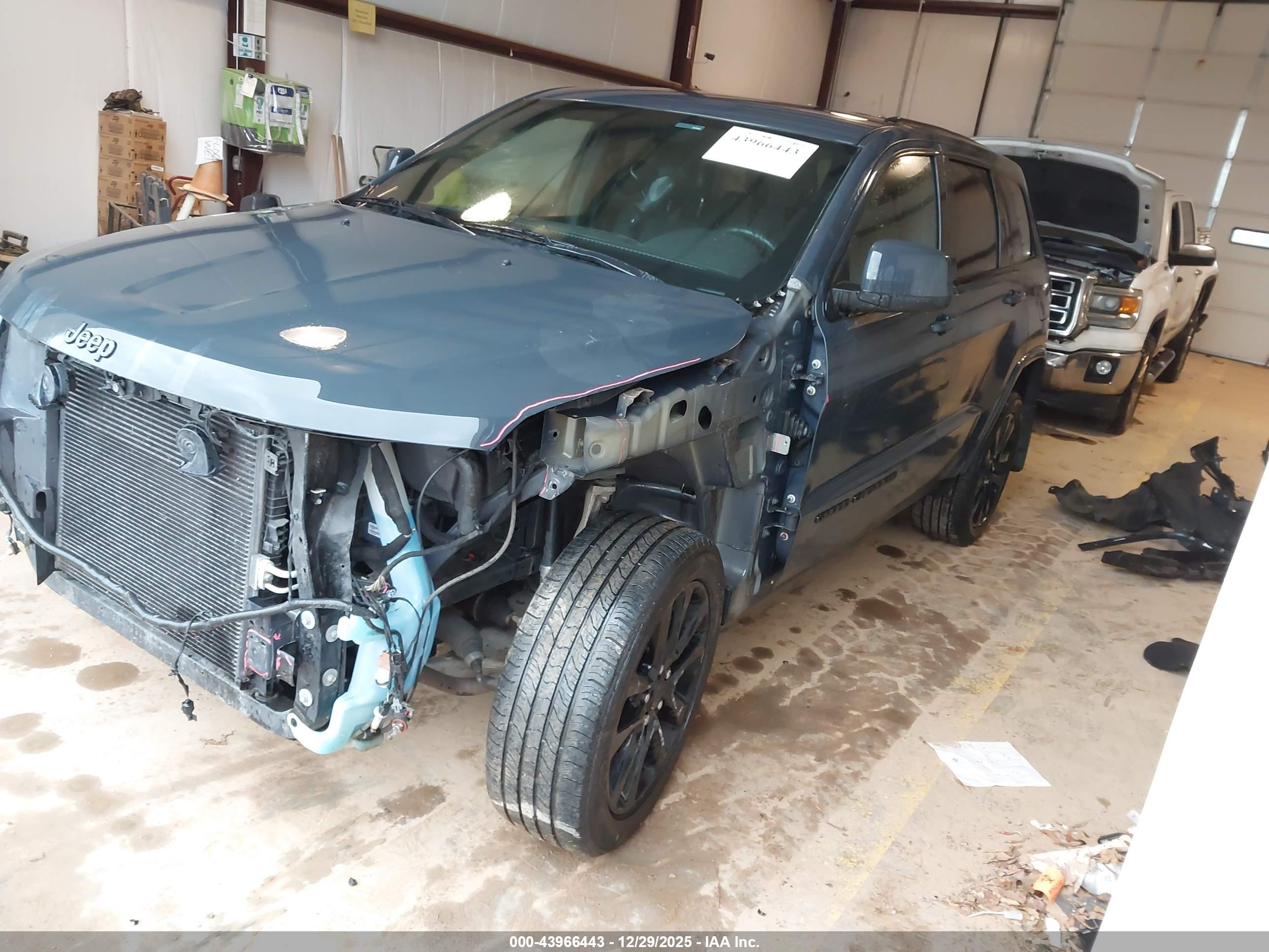 JEEP GRAND image 2
