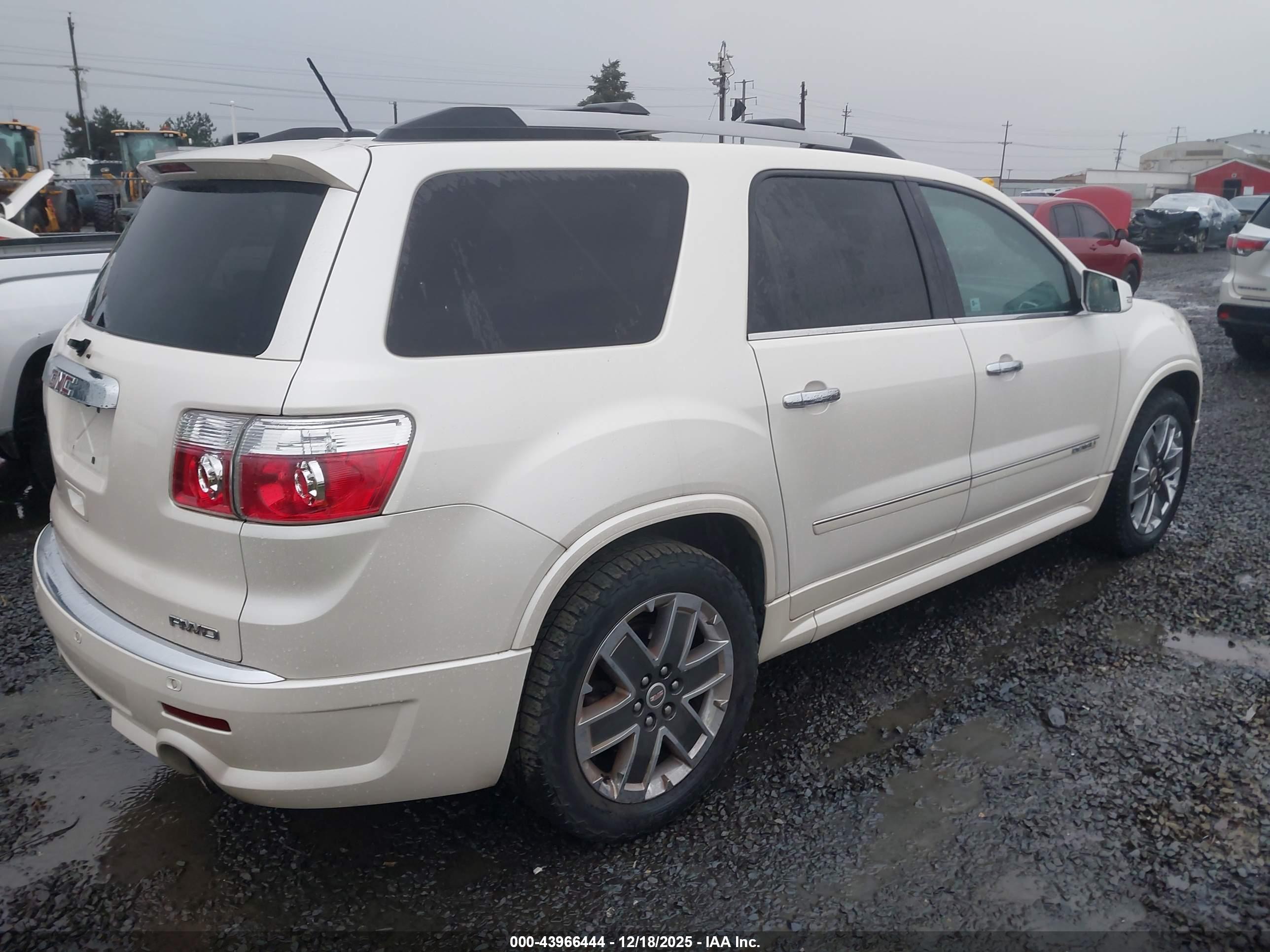 GMC ACADIA image 4