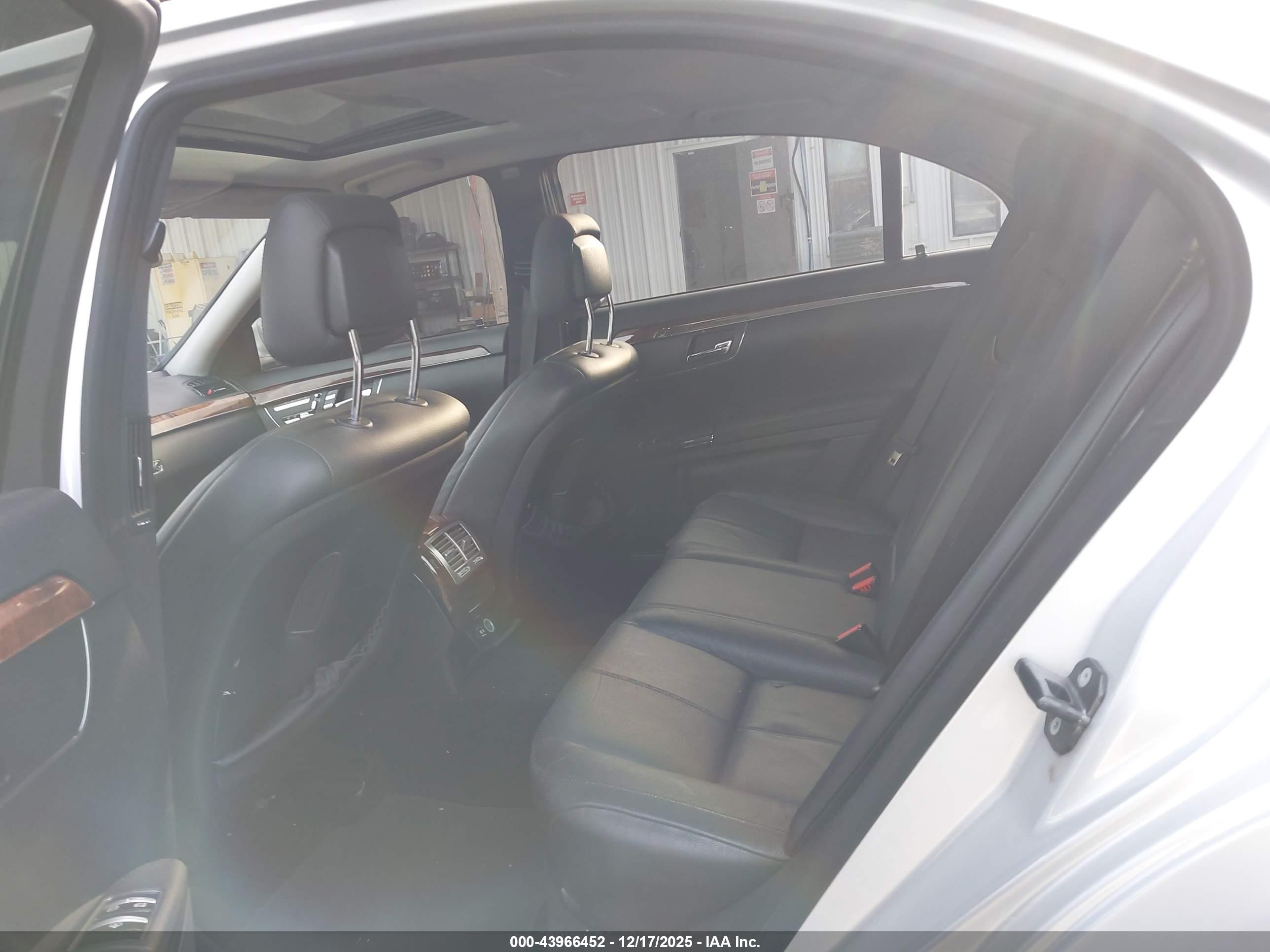 MERCEDES-BENZ S image 8