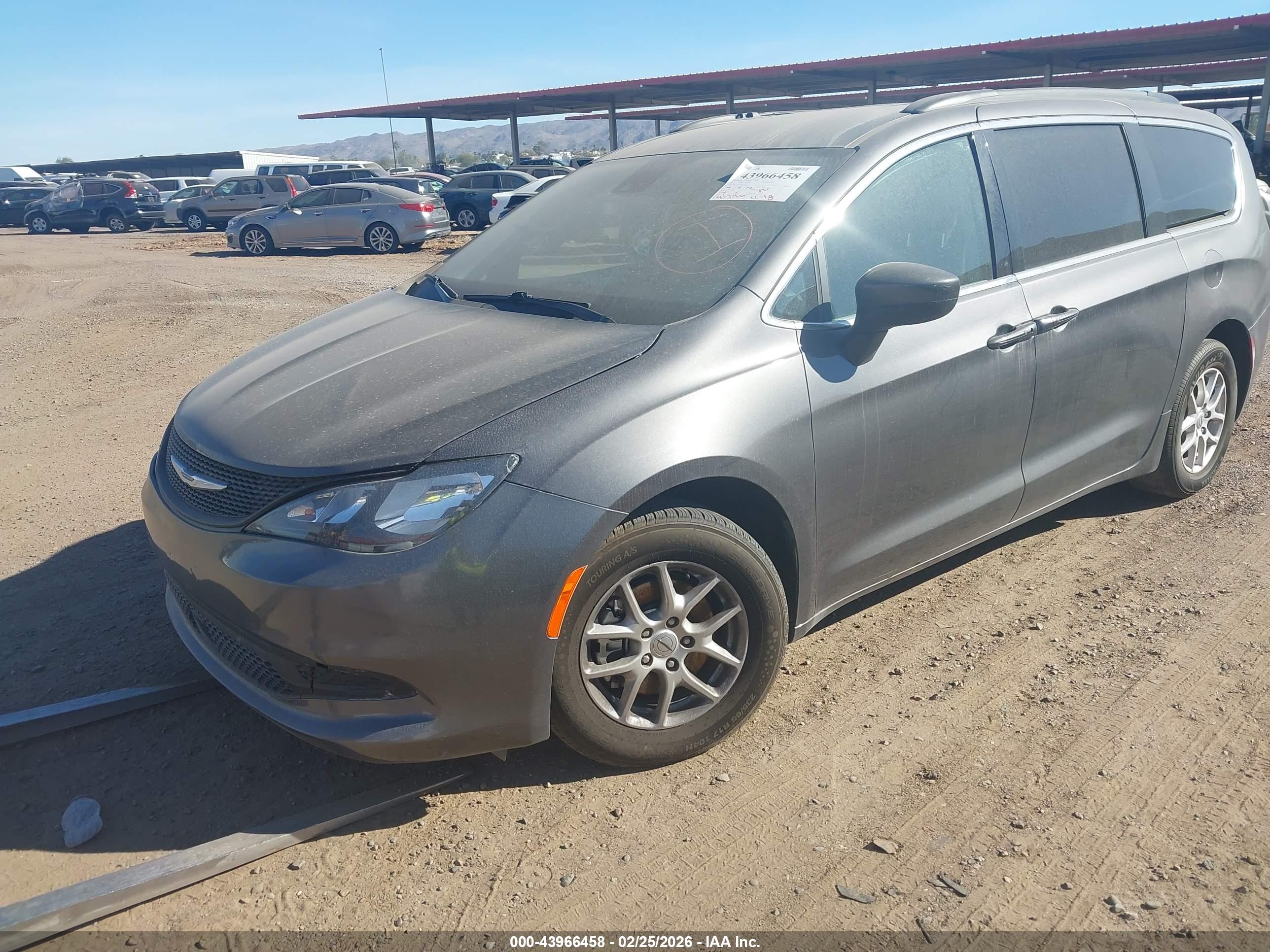 CHRYSLER VOYAGER image 2