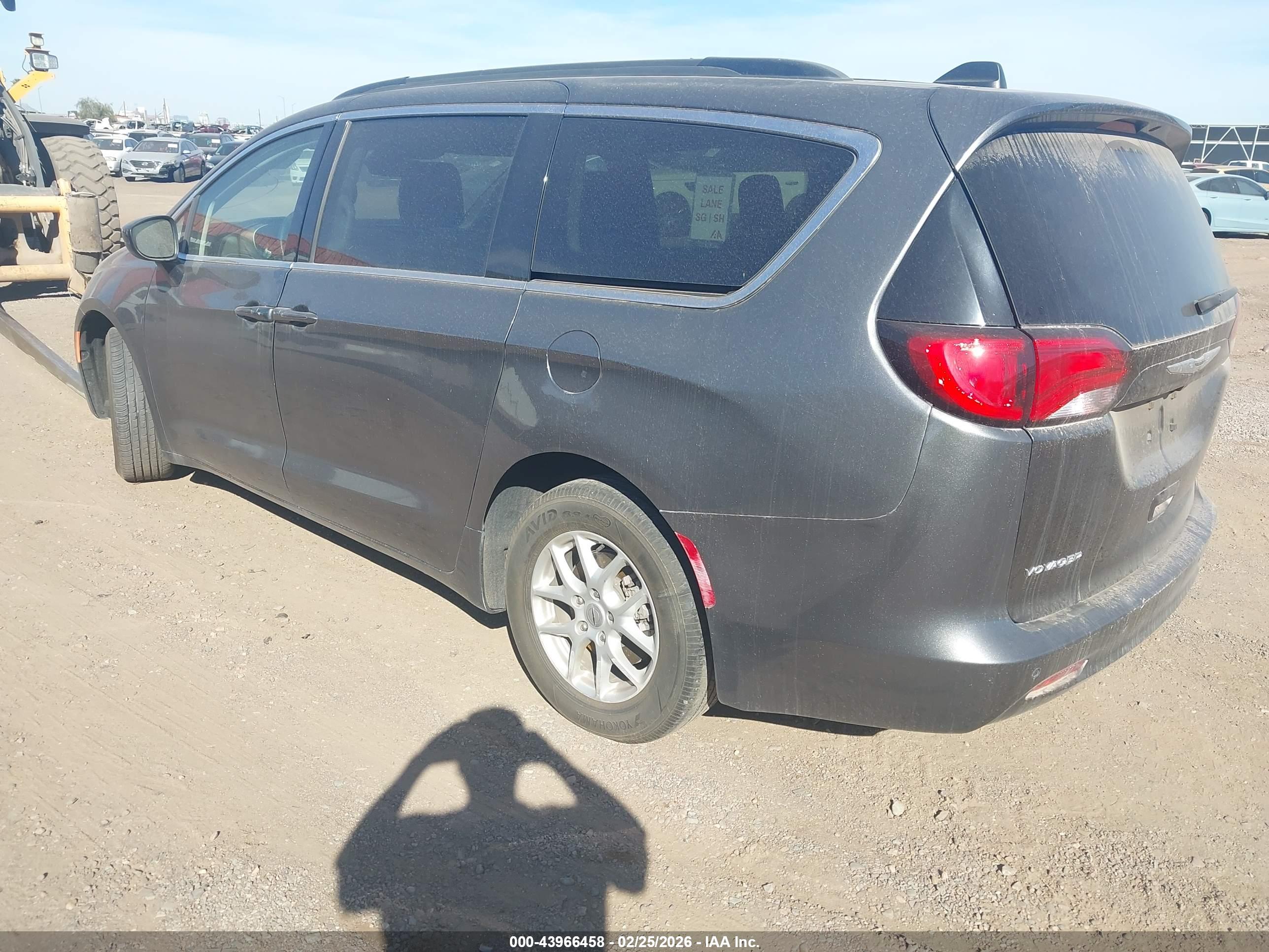 CHRYSLER VOYAGER image 3