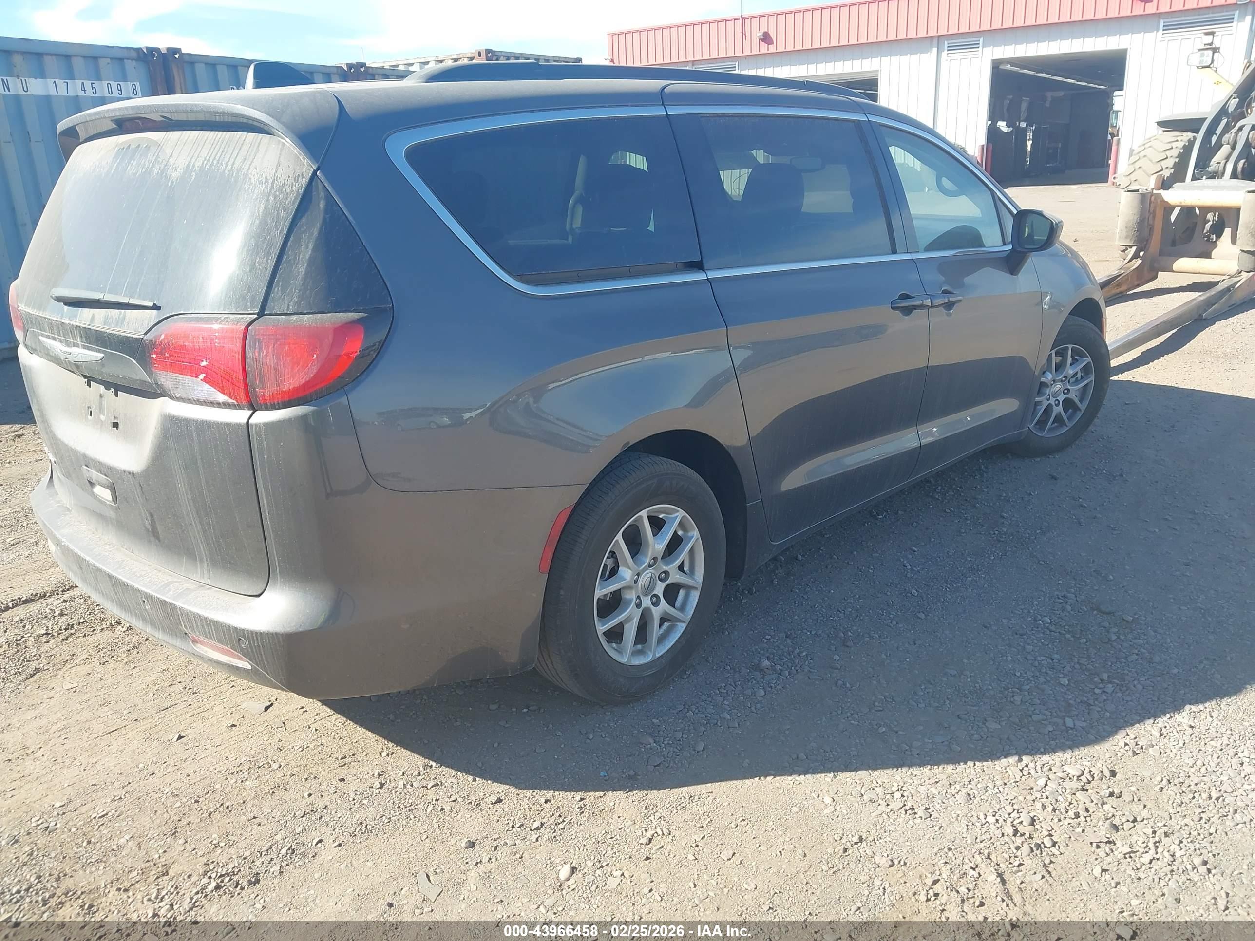 CHRYSLER VOYAGER image 4