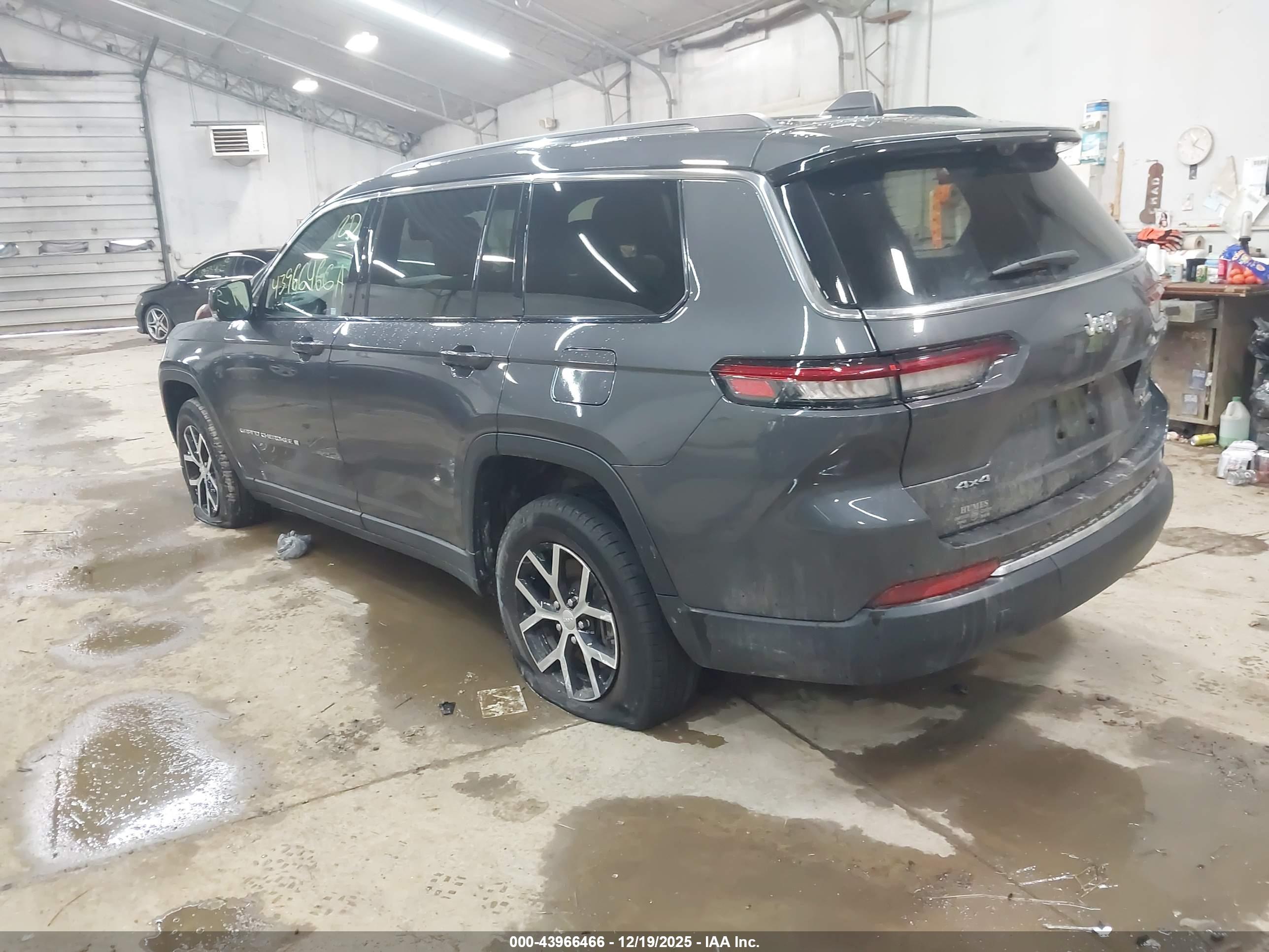 JEEP GRAND image 3