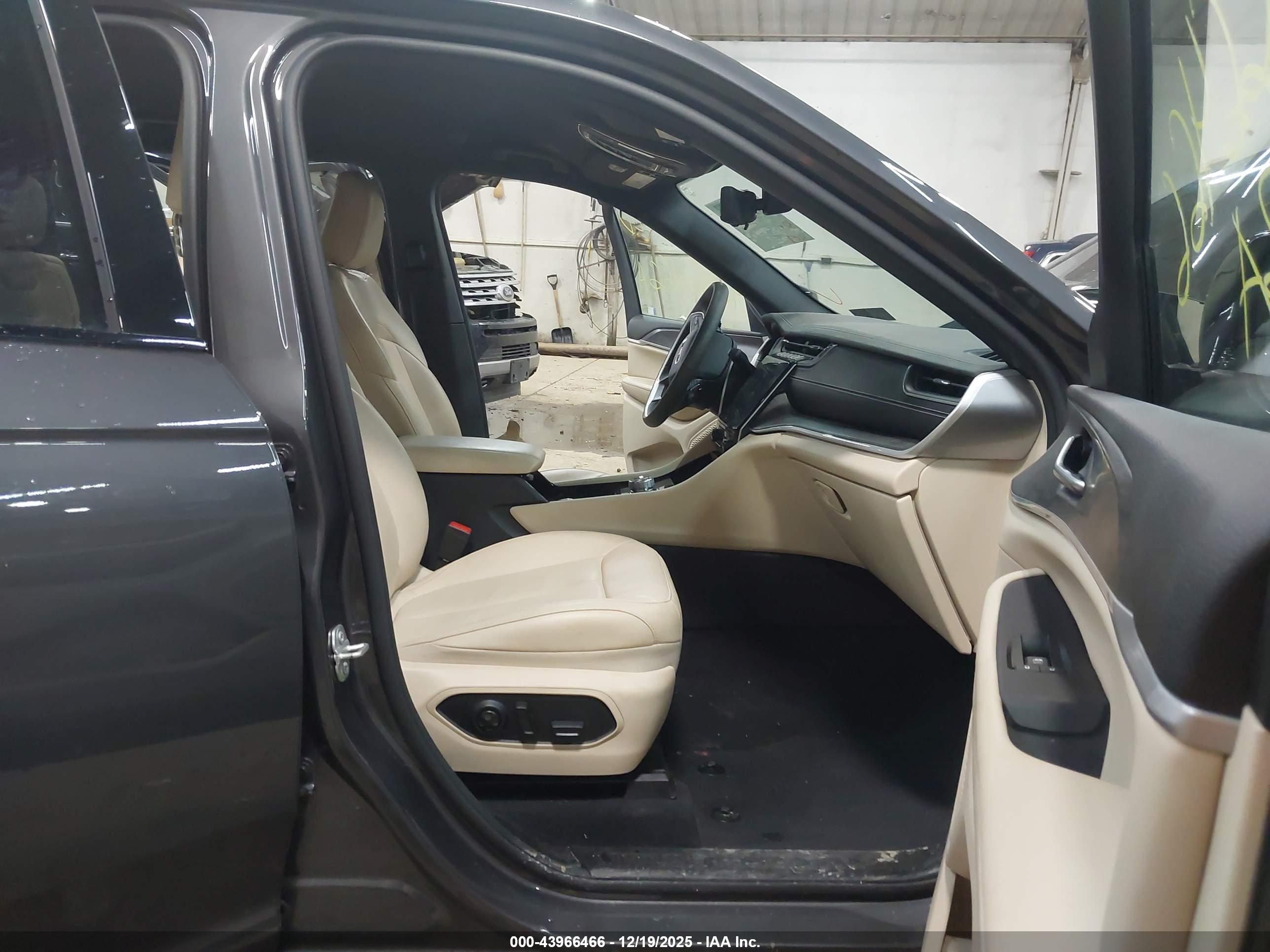 JEEP GRAND image 5