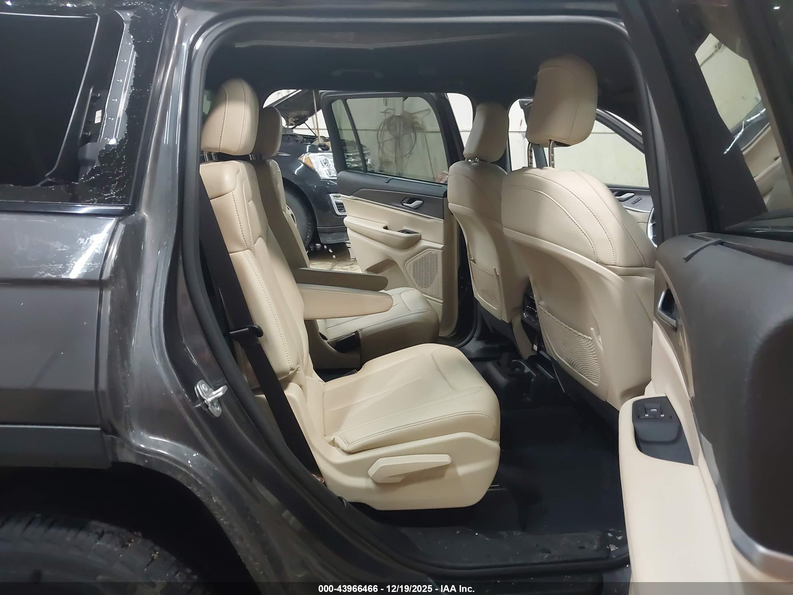 JEEP GRAND image 8