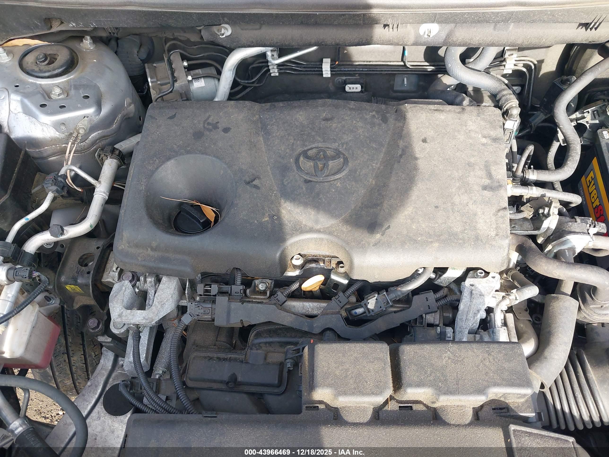 TOYOTA RAV4 image 10