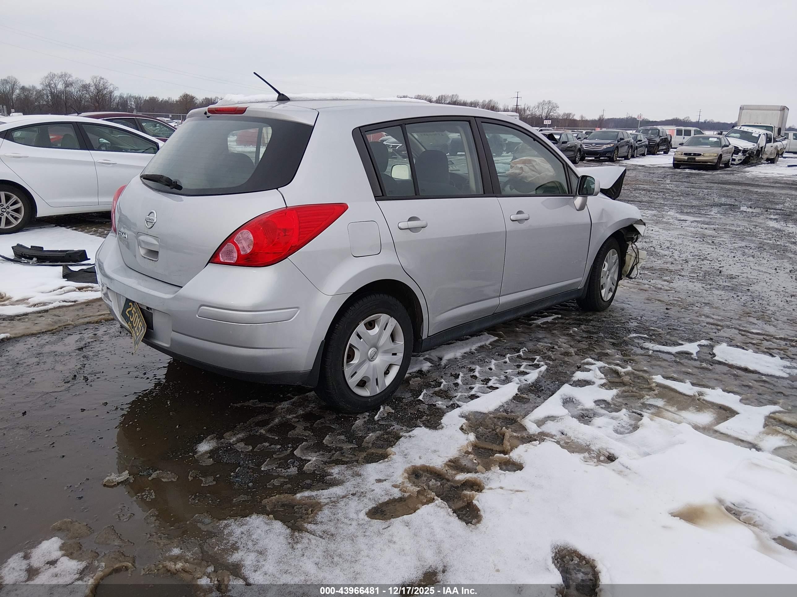 NISSAN VERSA image 4