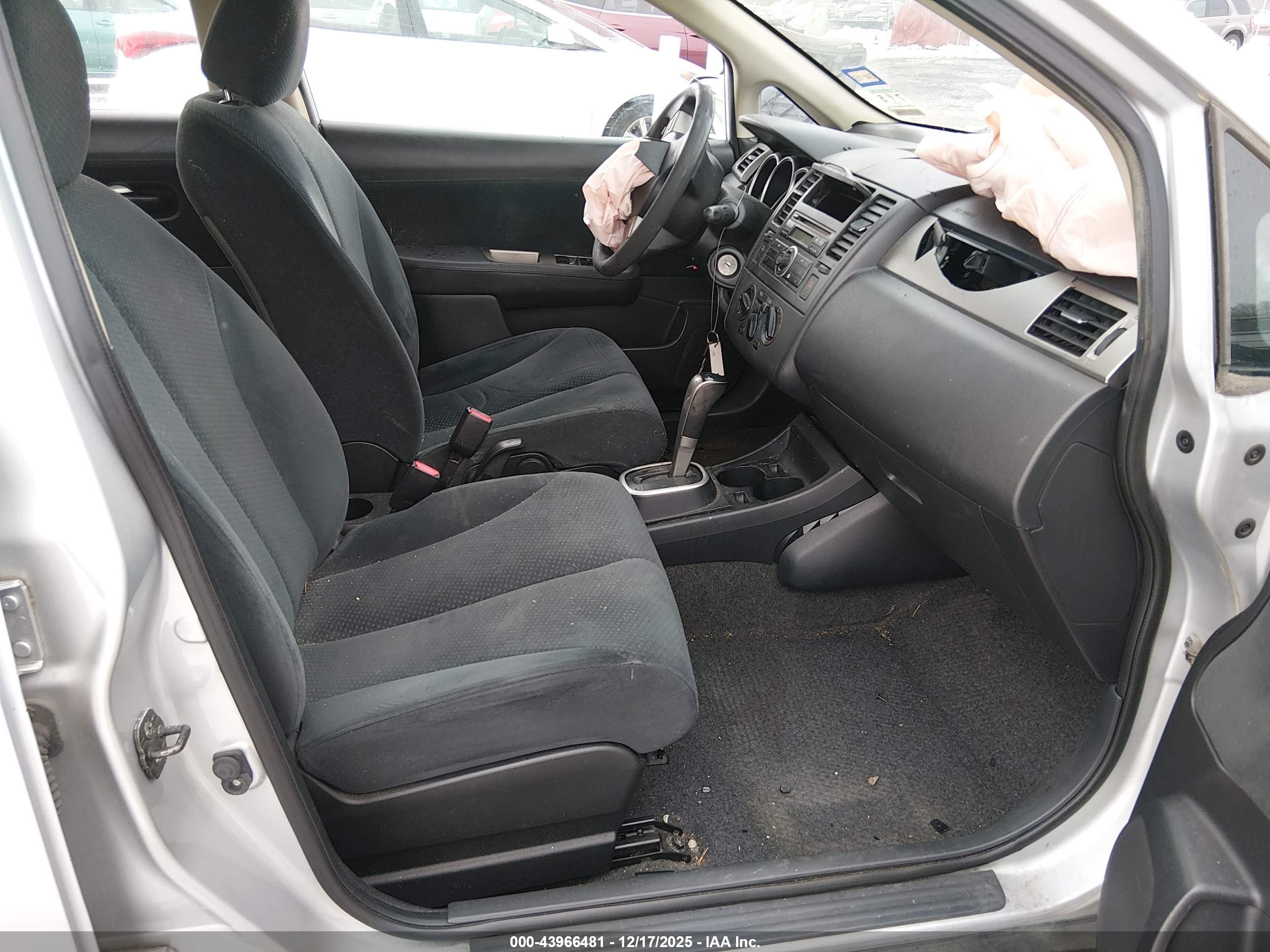 NISSAN VERSA image 5