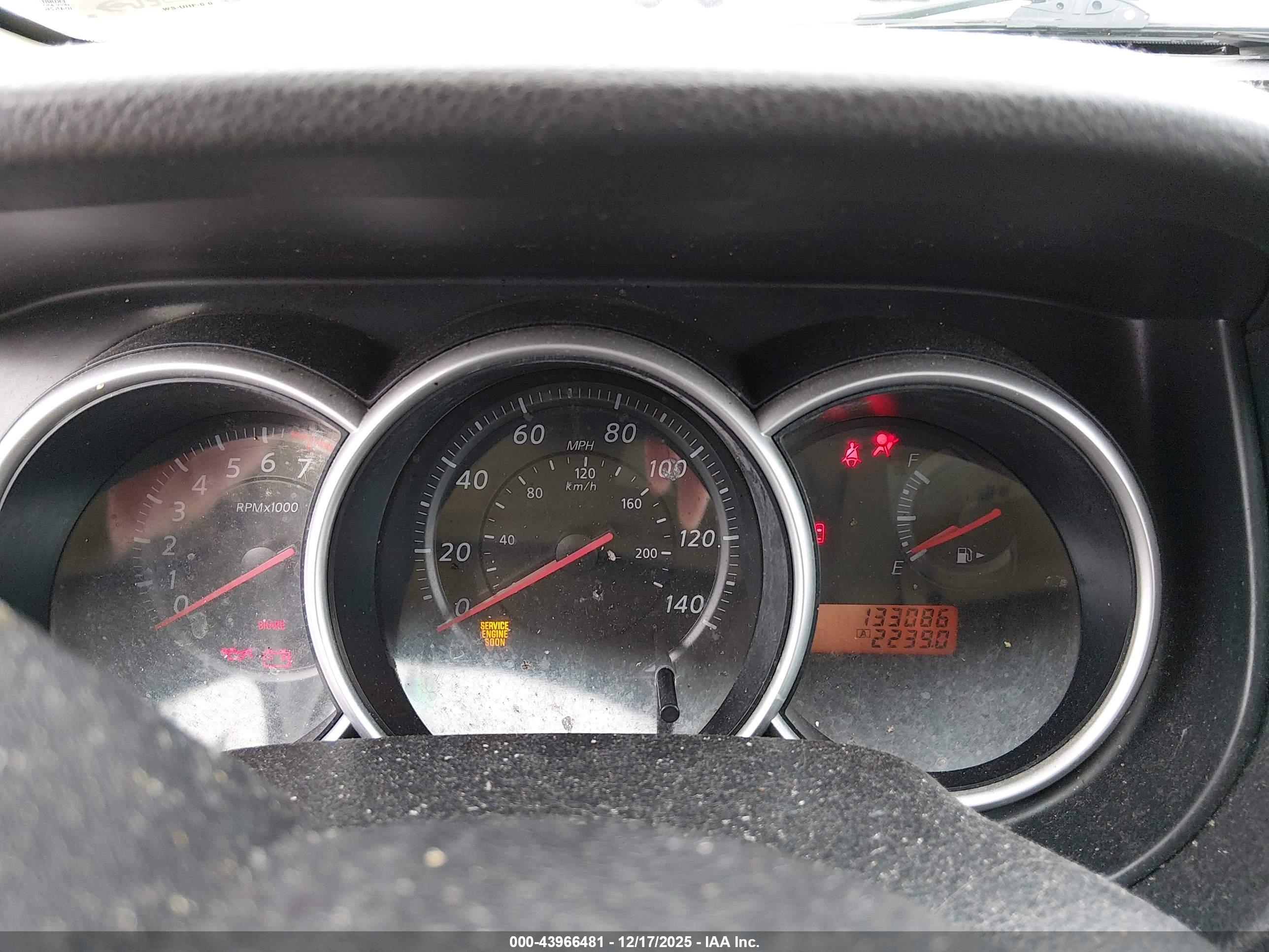 NISSAN VERSA image 7