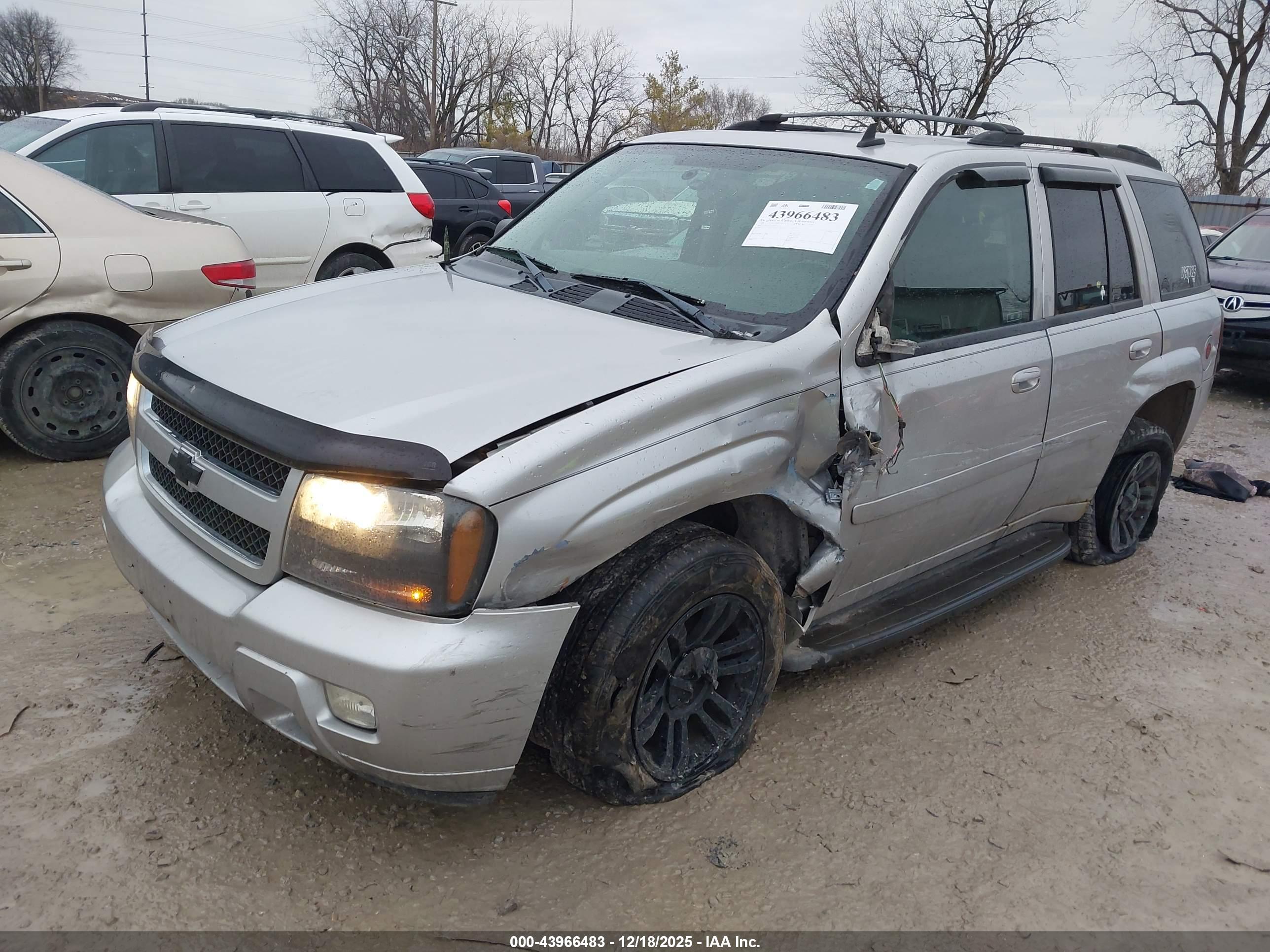 CHEVROLET TRAILBLAZER image 2