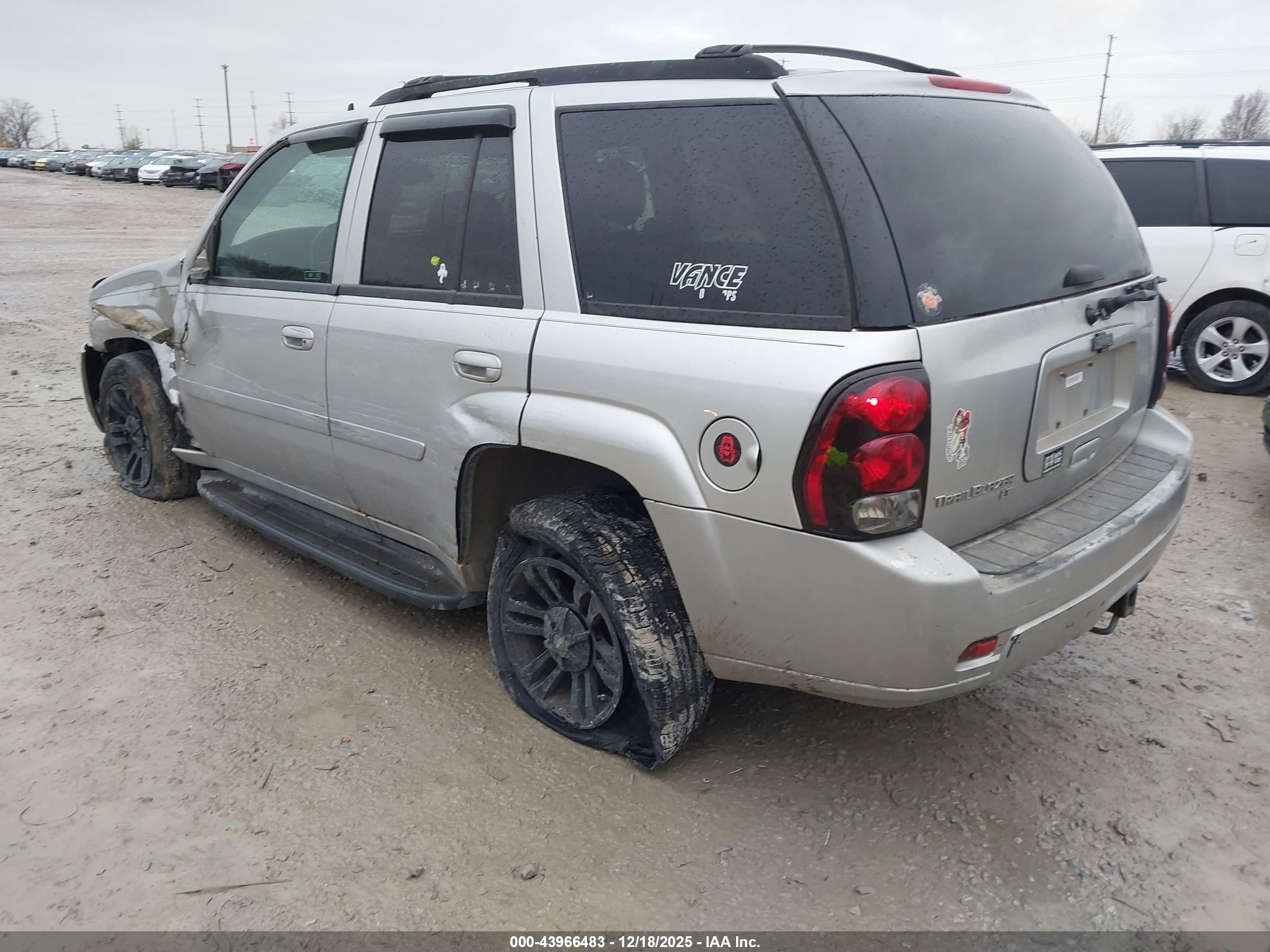 CHEVROLET TRAILBLAZER image 3