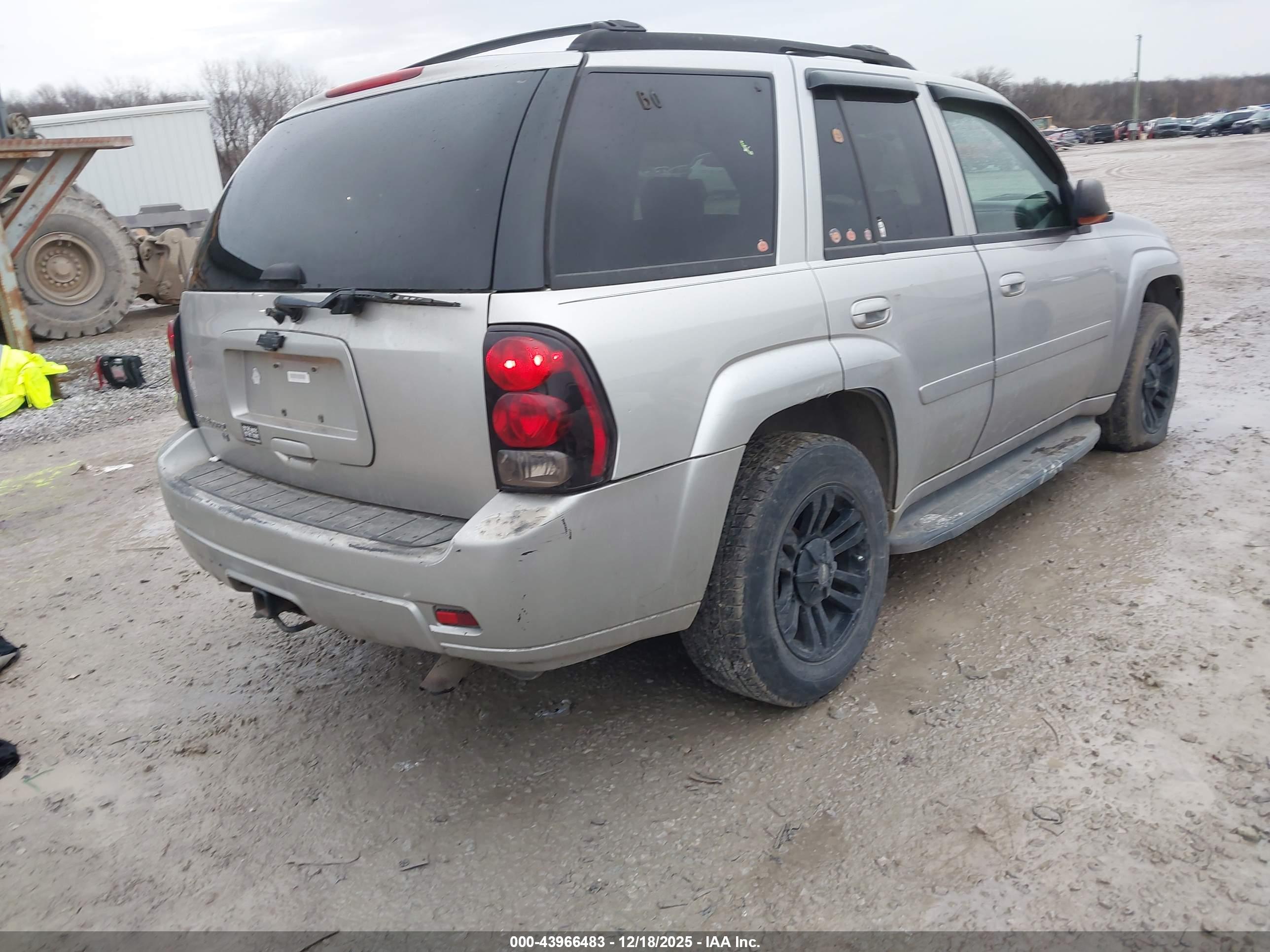 CHEVROLET TRAILBLAZER image 4