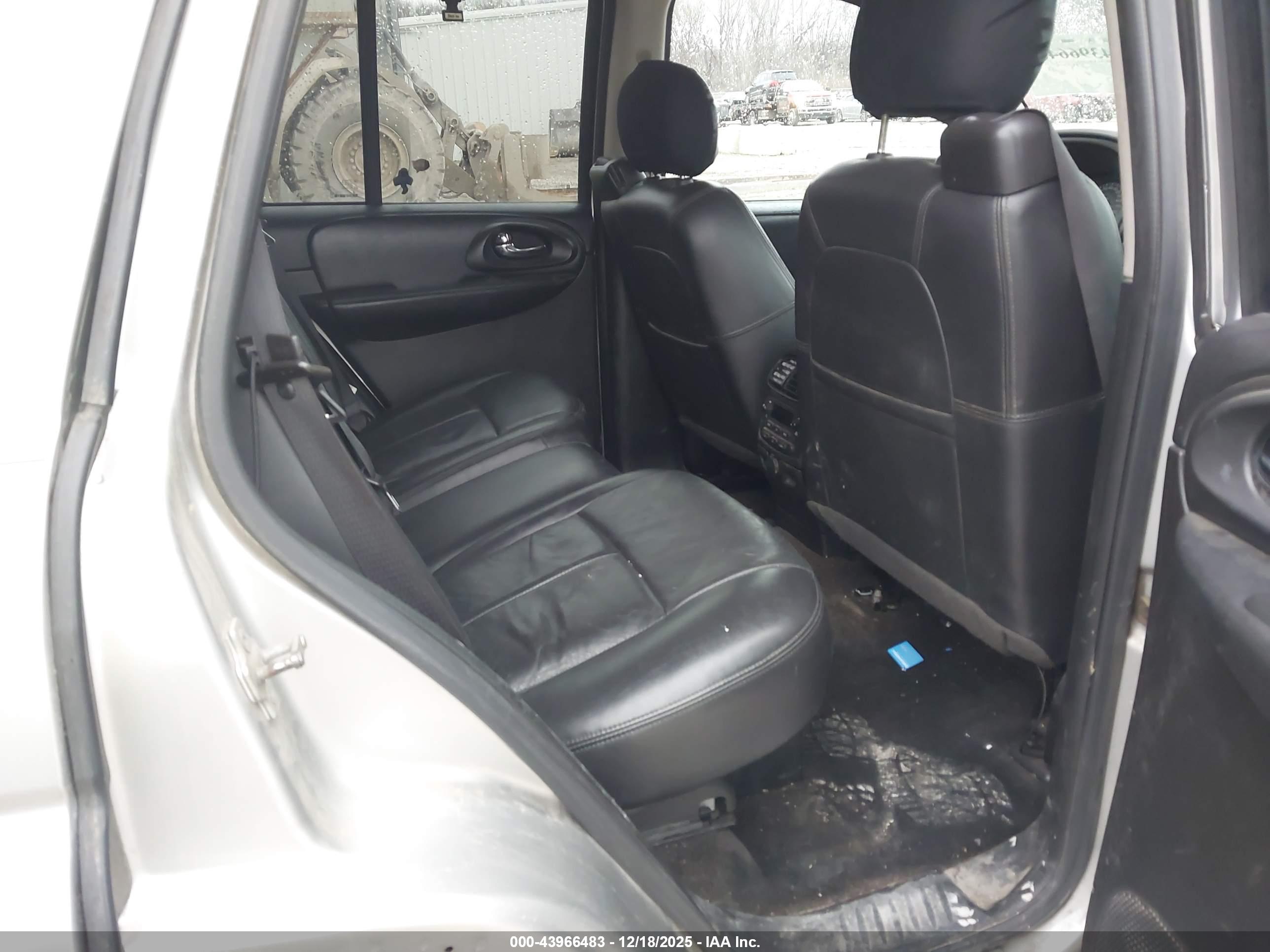 CHEVROLET TRAILBLAZER image 8