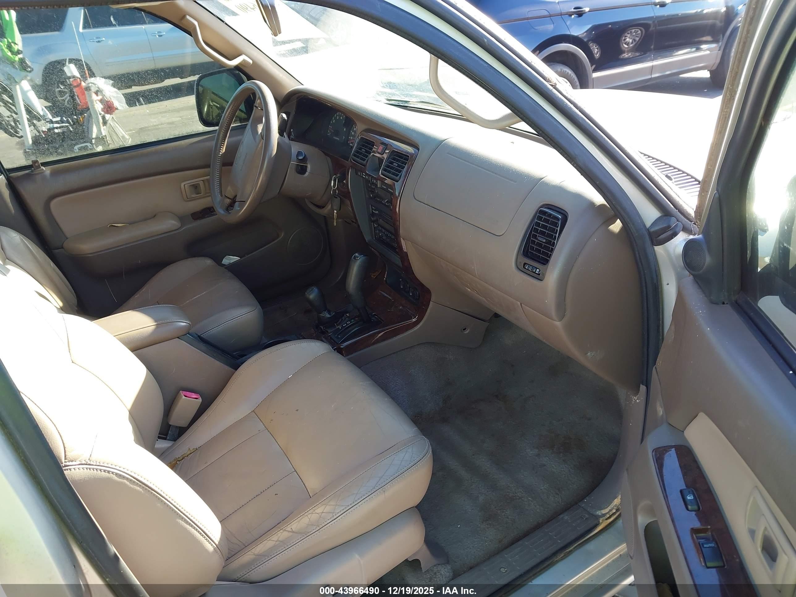 TOYOTA 4RUNNER image 5
