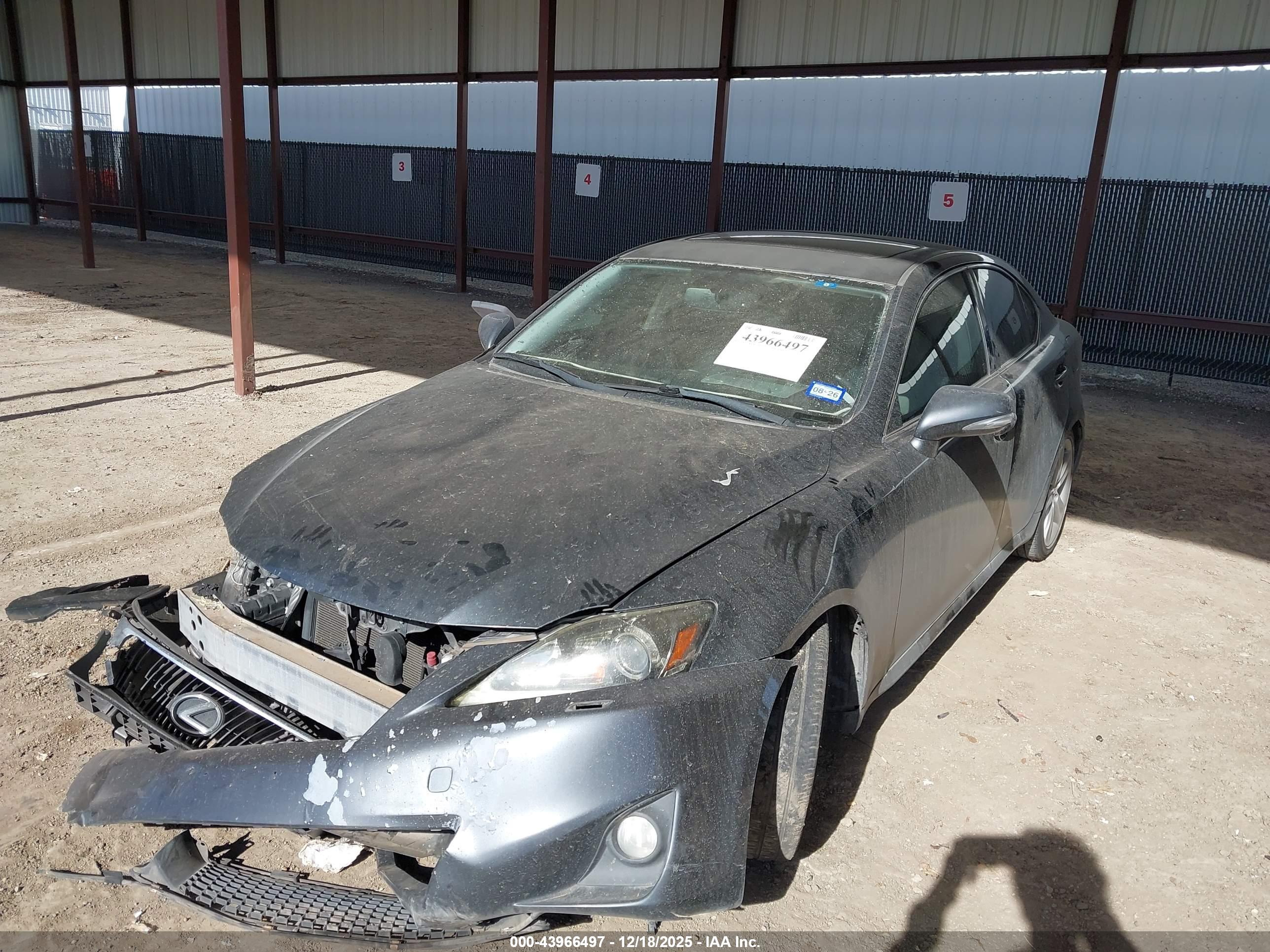 LEXUS IS image 2