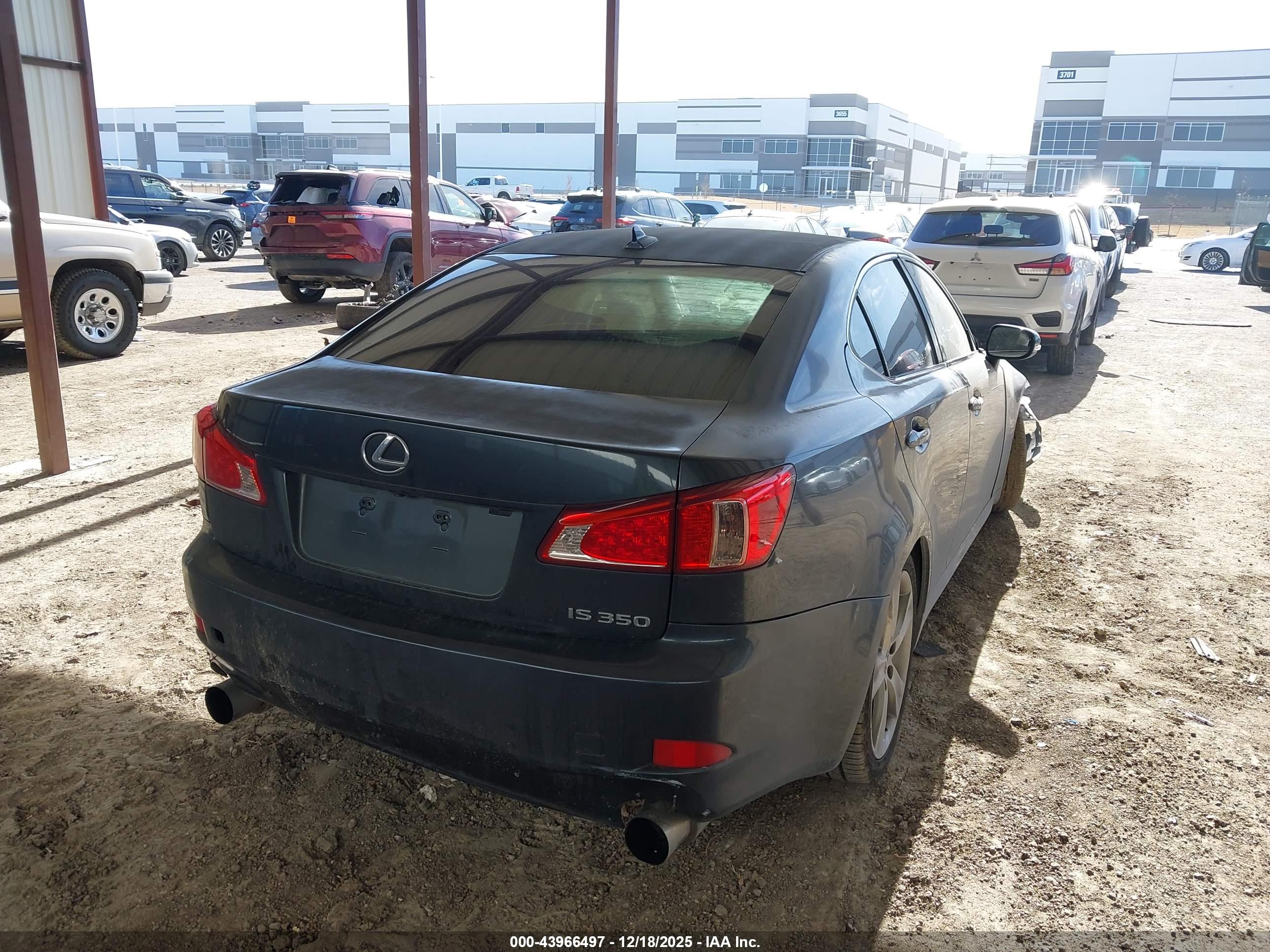 LEXUS IS image 4