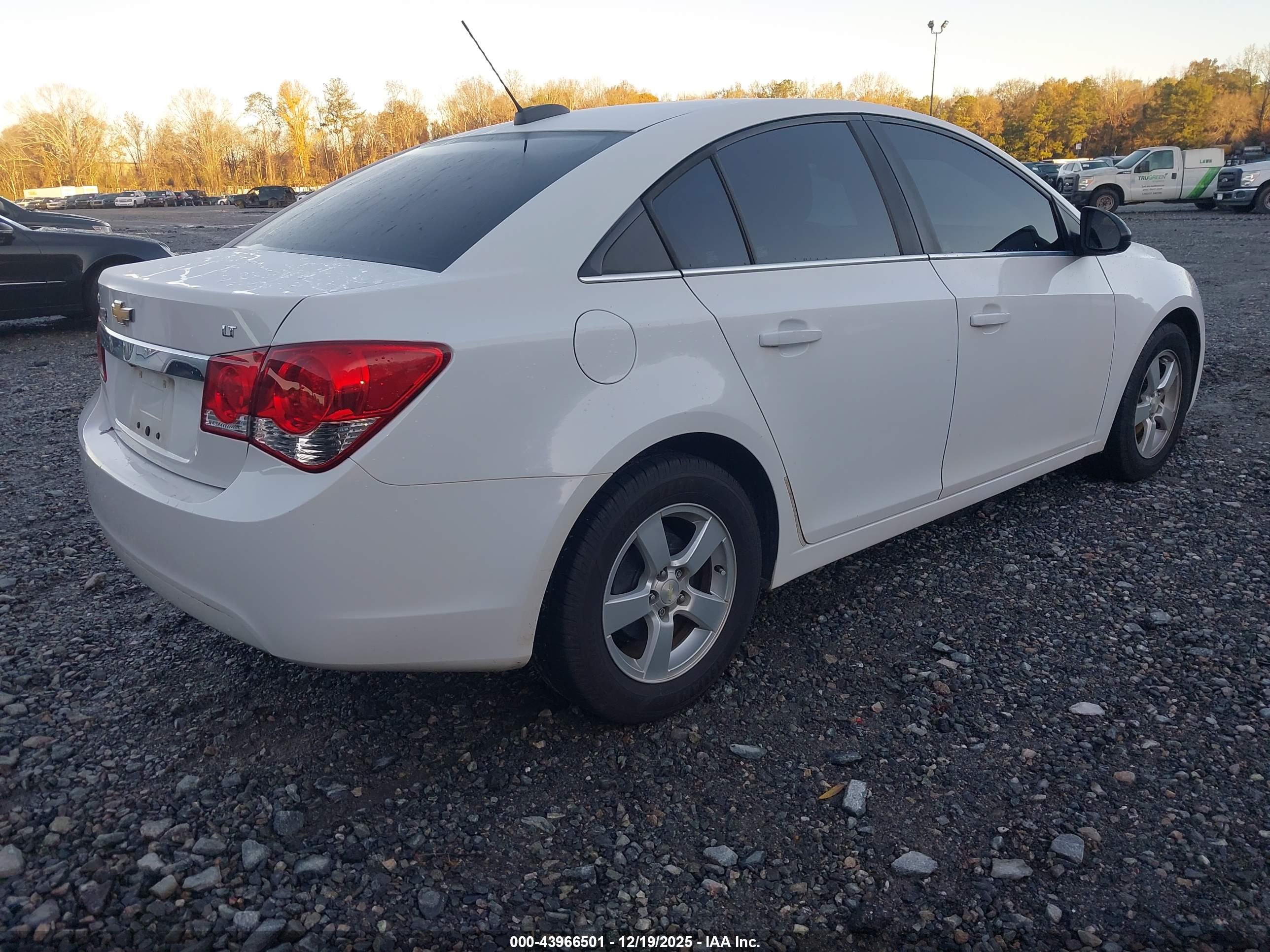 CHEVROLET CRUZE image 4
