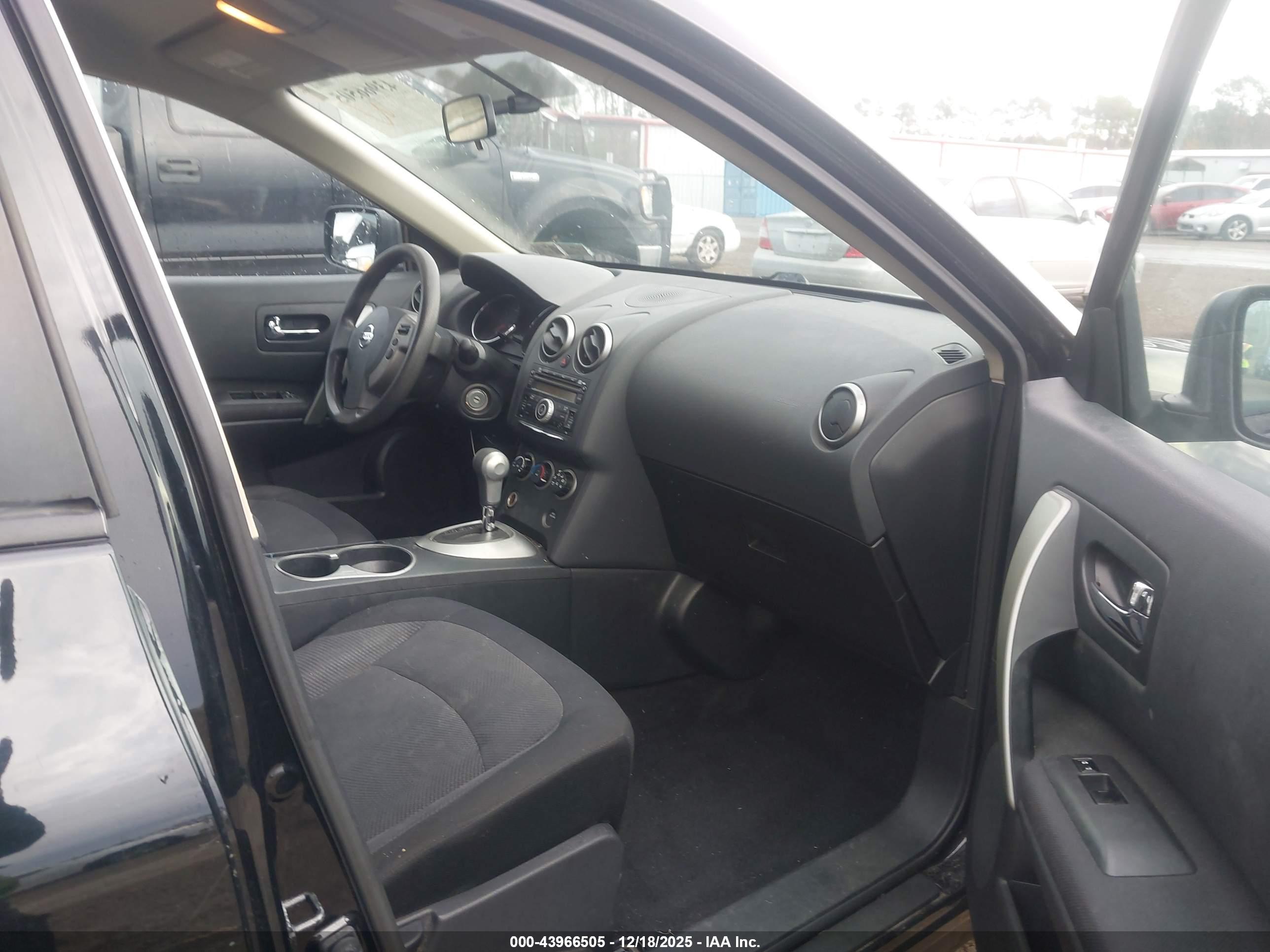 NISSAN ROGUE image 5