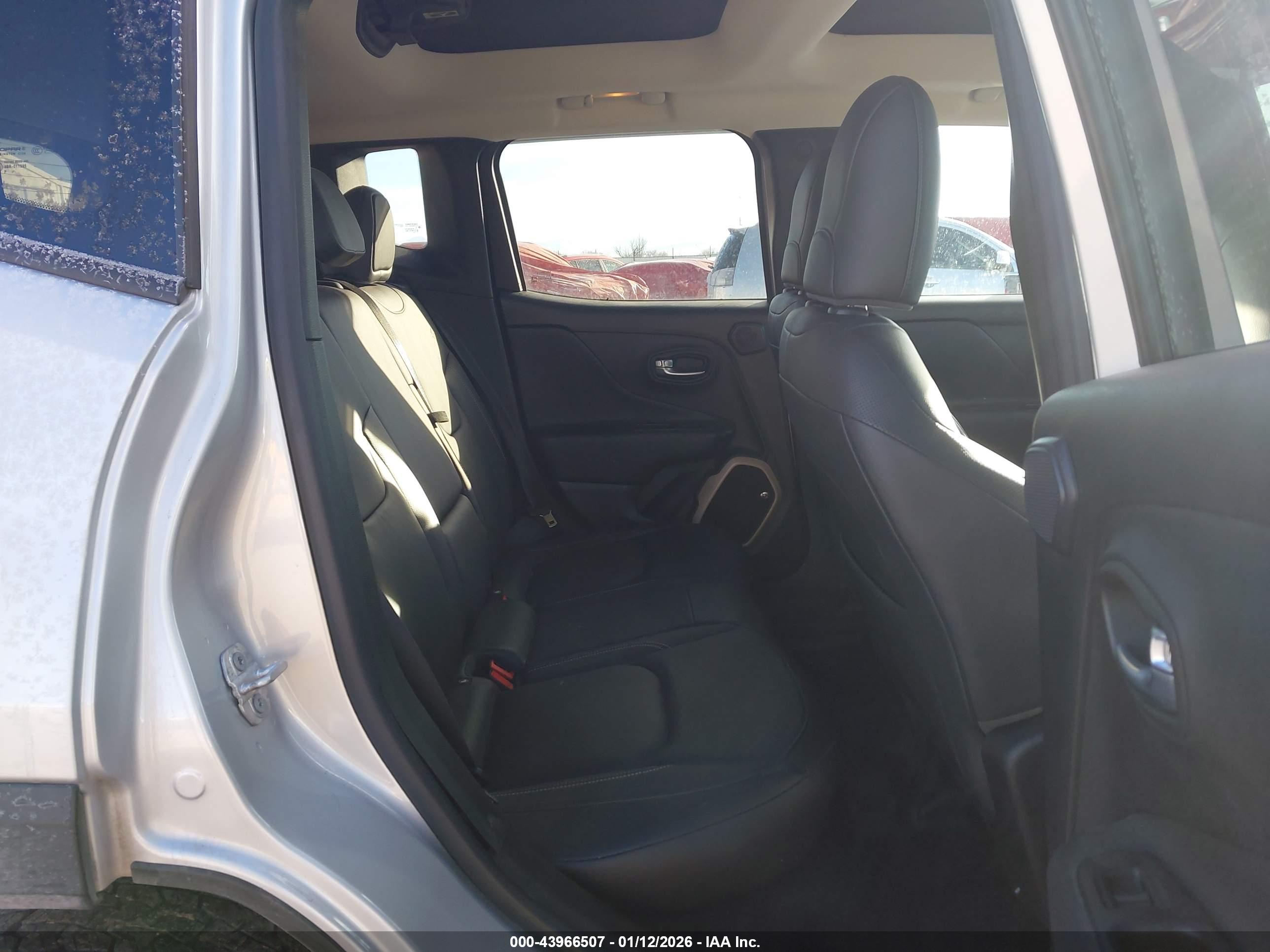 JEEP RENEGADE image 8