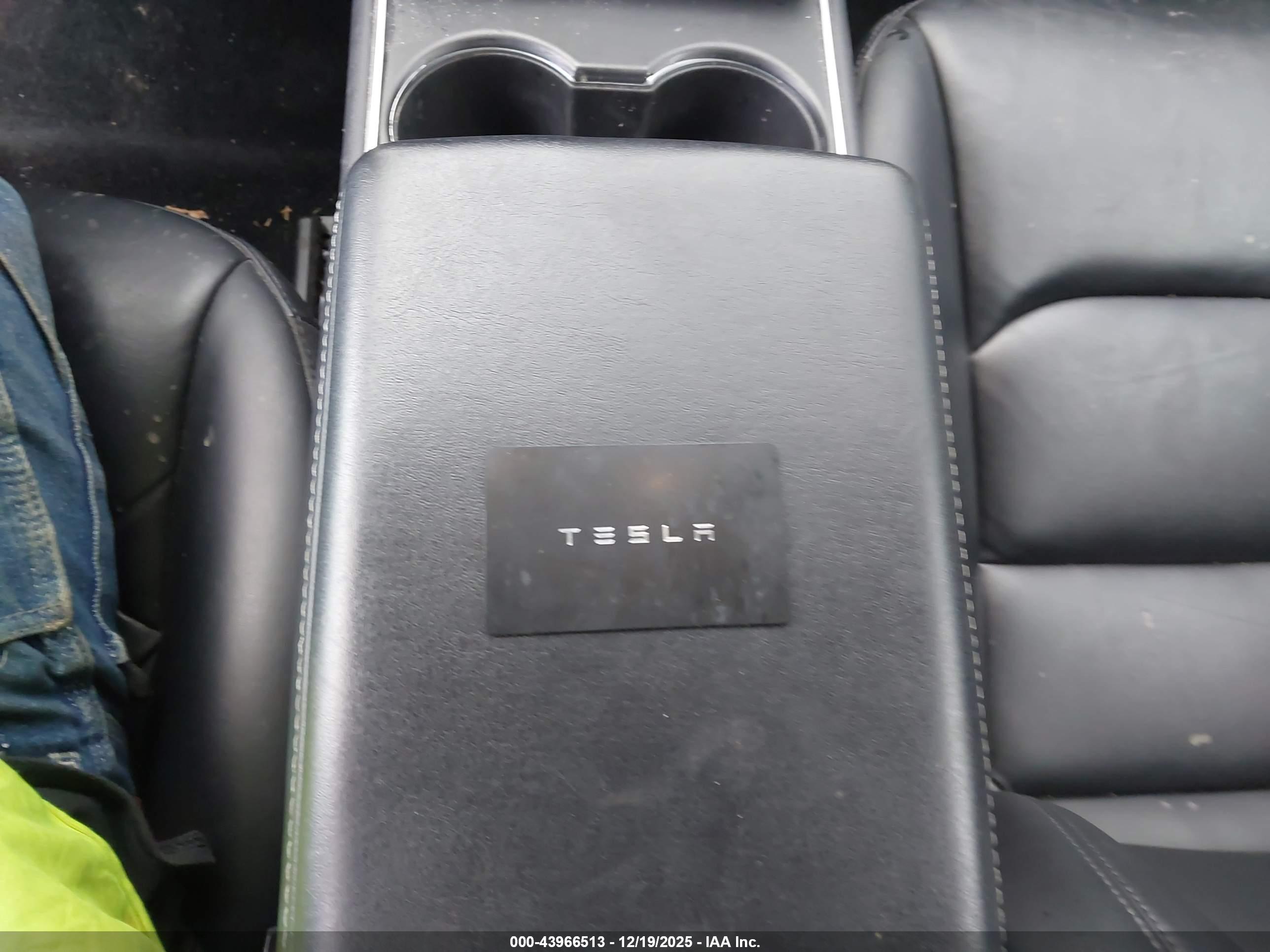 TESLA MODEL image 11