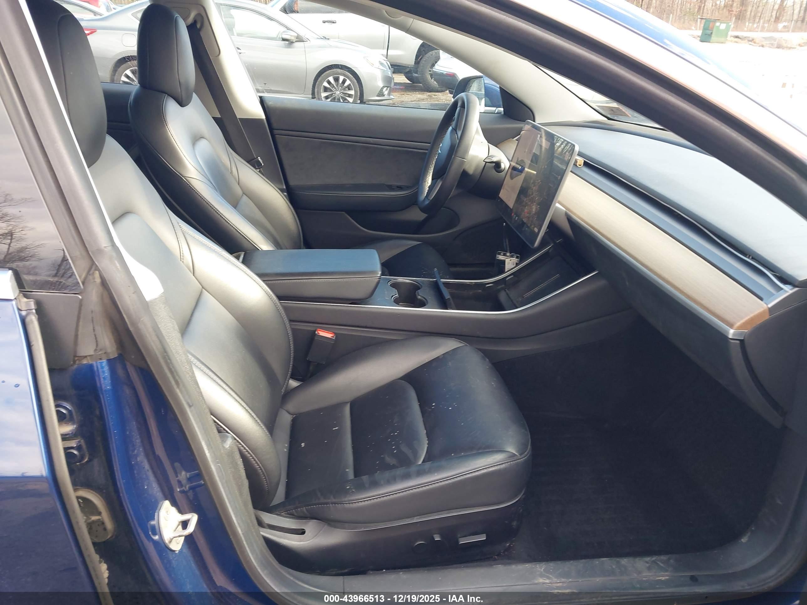TESLA MODEL image 5