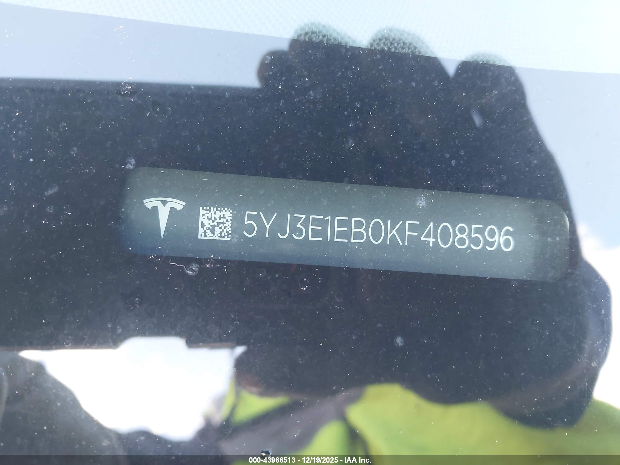 TESLA MODEL image 9