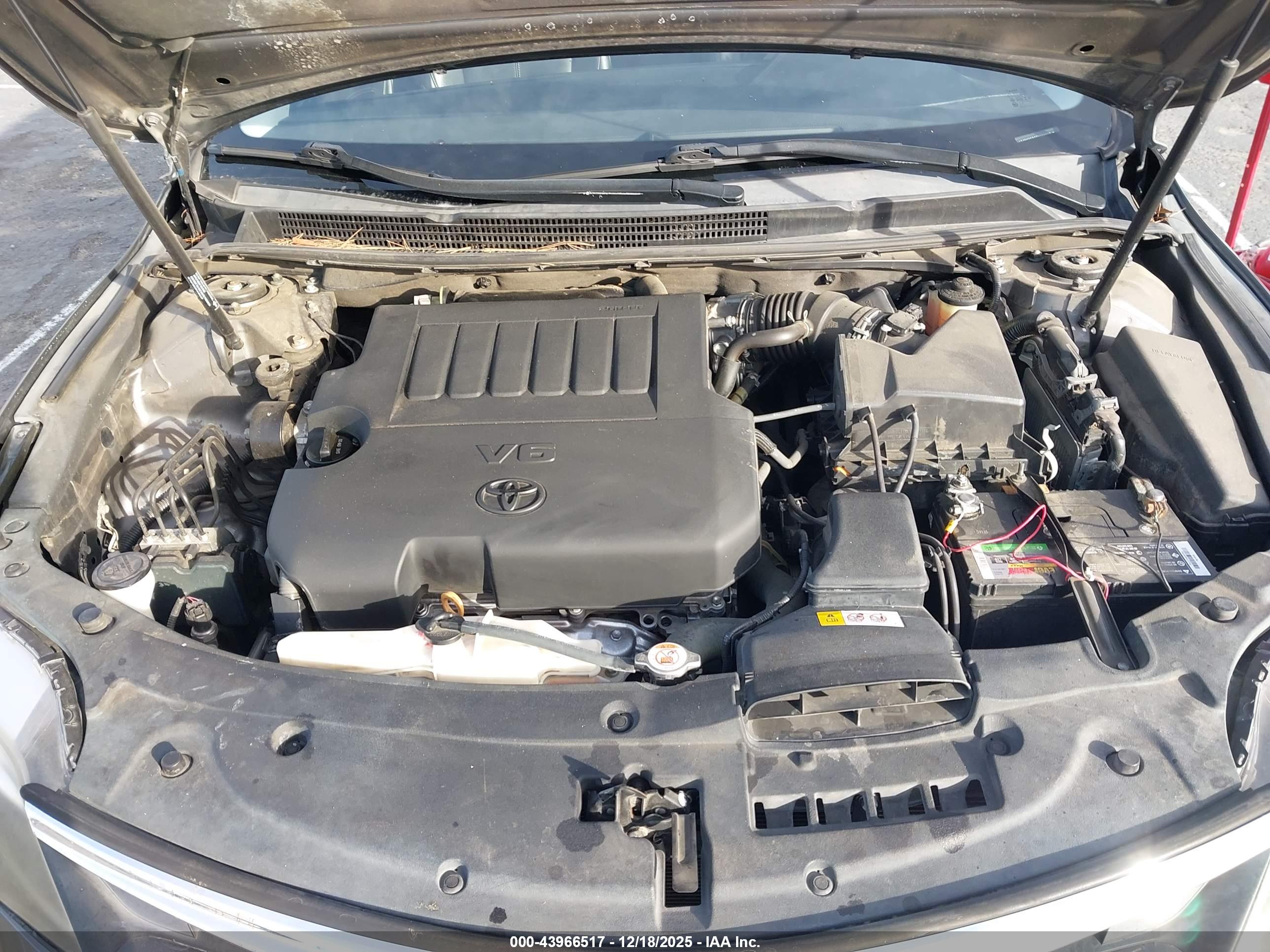 TOYOTA AVALON image 10