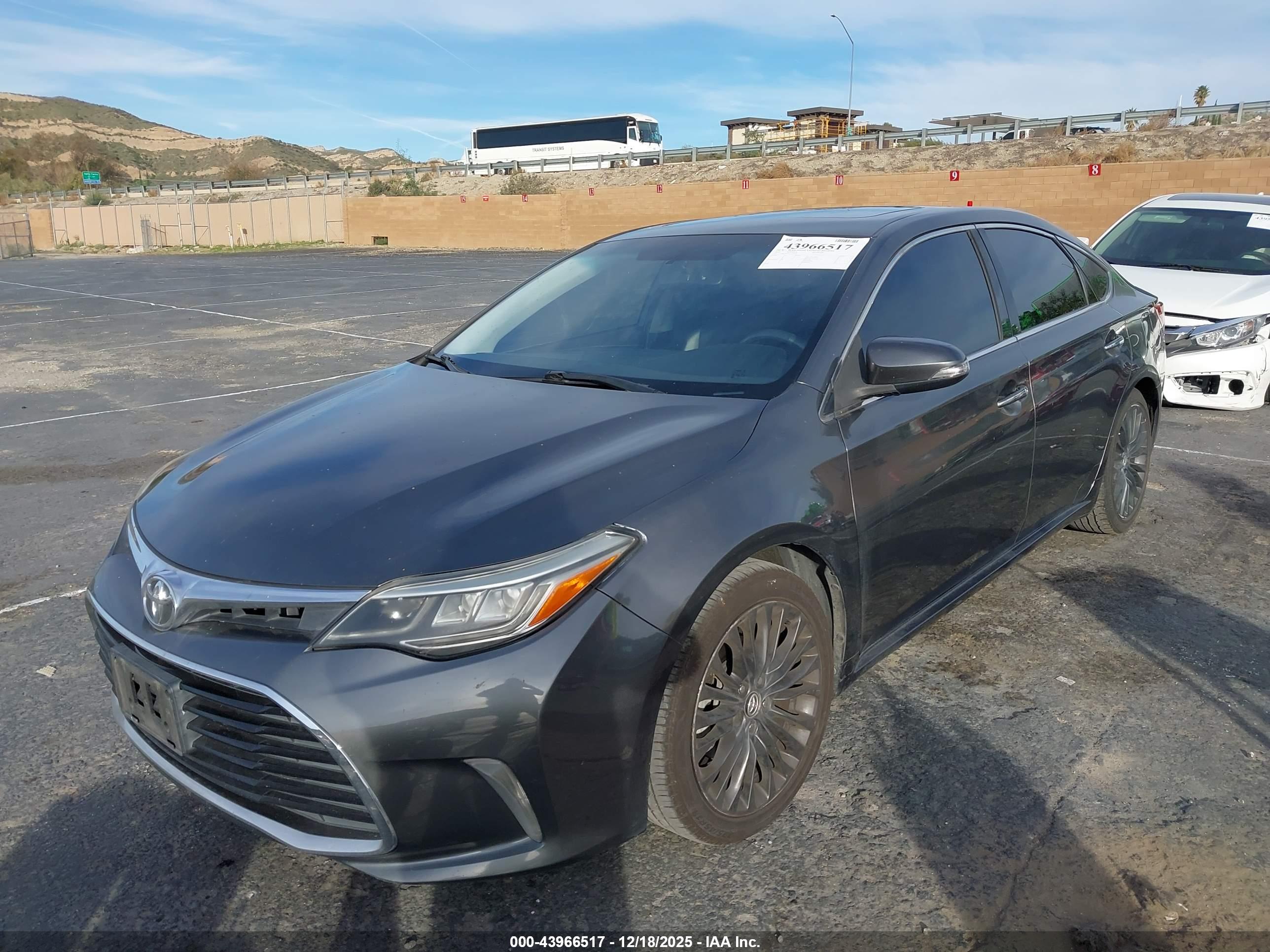 TOYOTA AVALON image 2