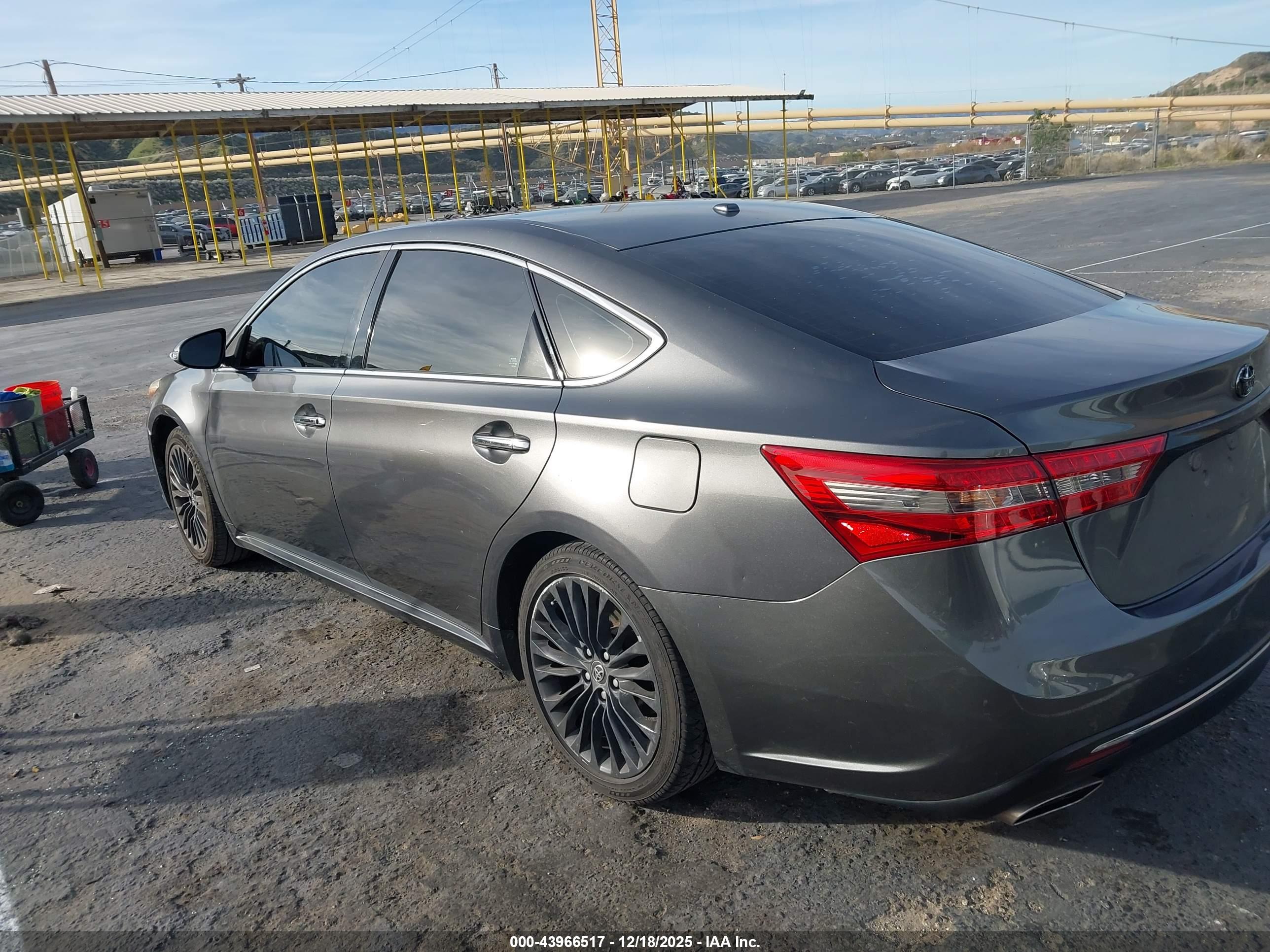 TOYOTA AVALON image 3