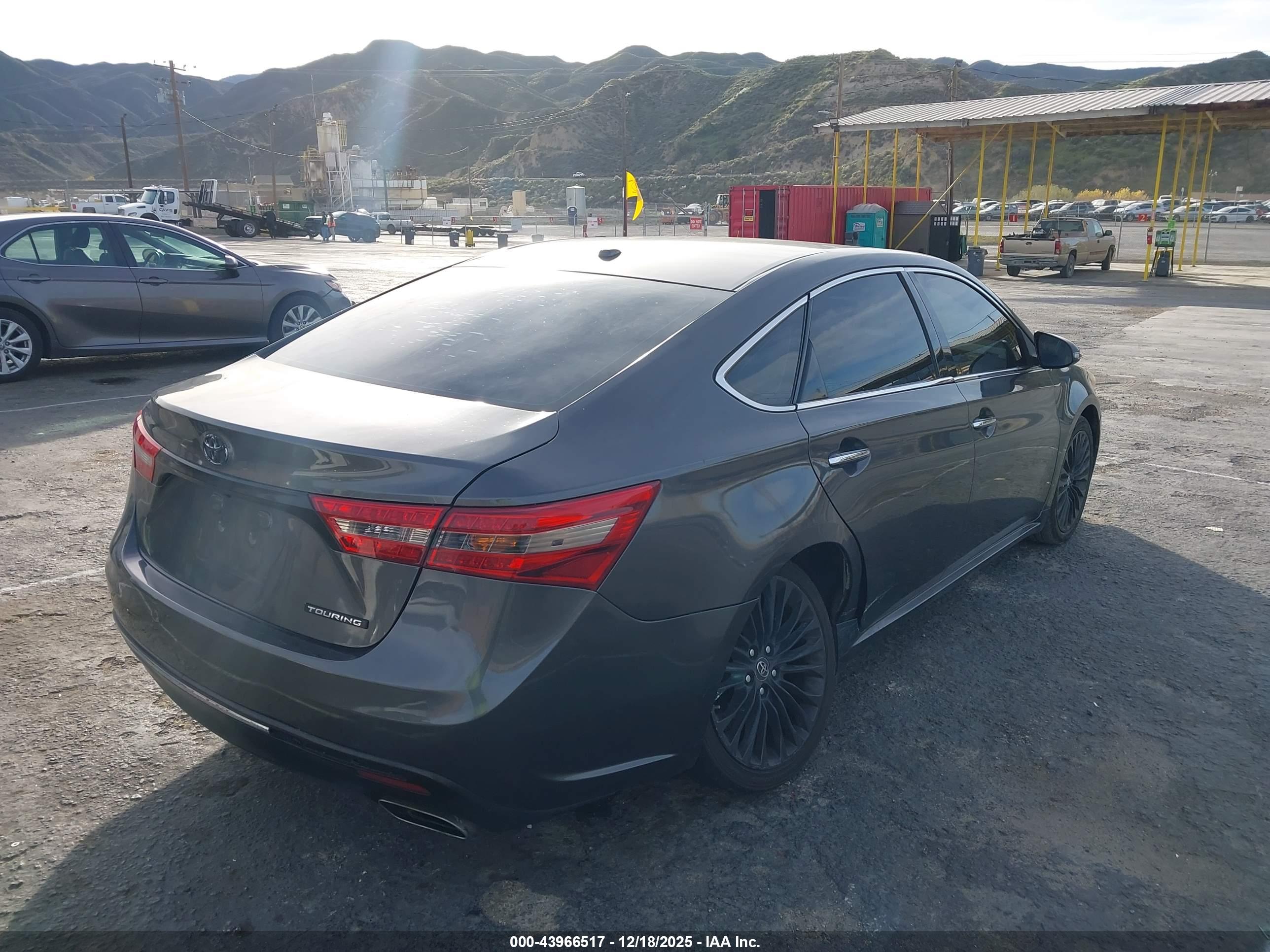 TOYOTA AVALON image 4