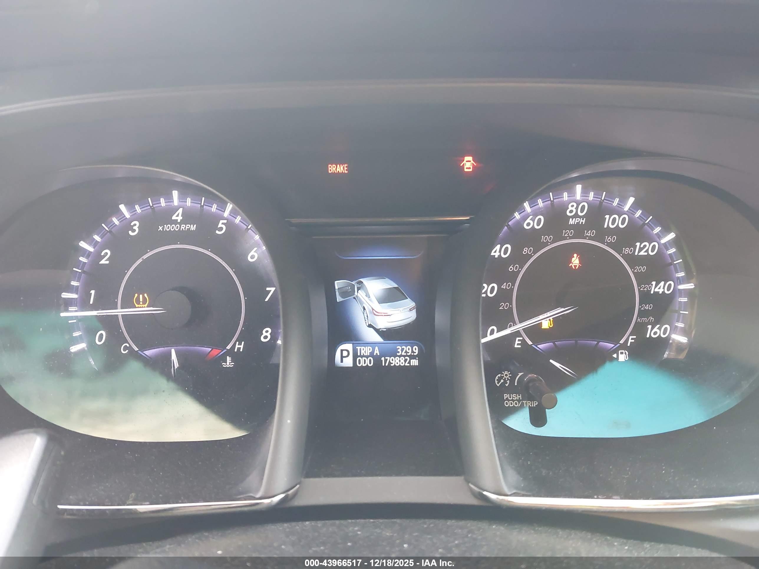 TOYOTA AVALON image 7