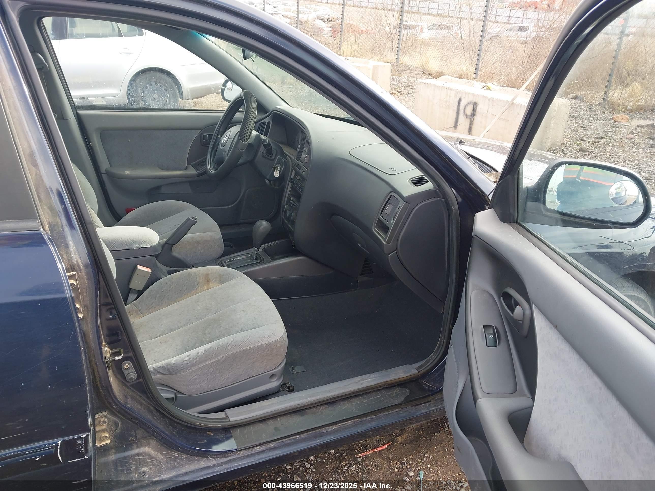 HYUNDAI ELANTRA image 5