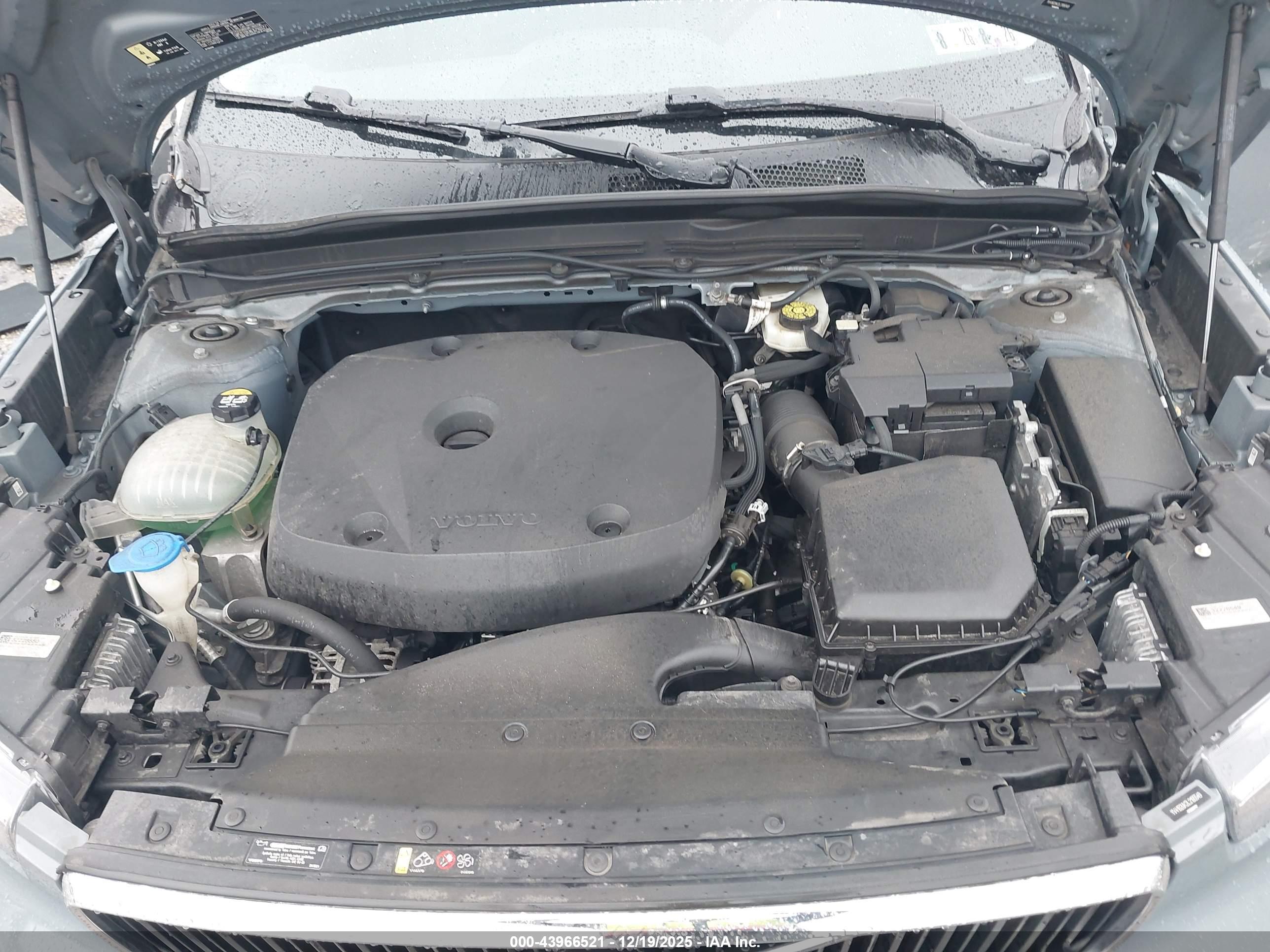 VOLVO XC40 image 10