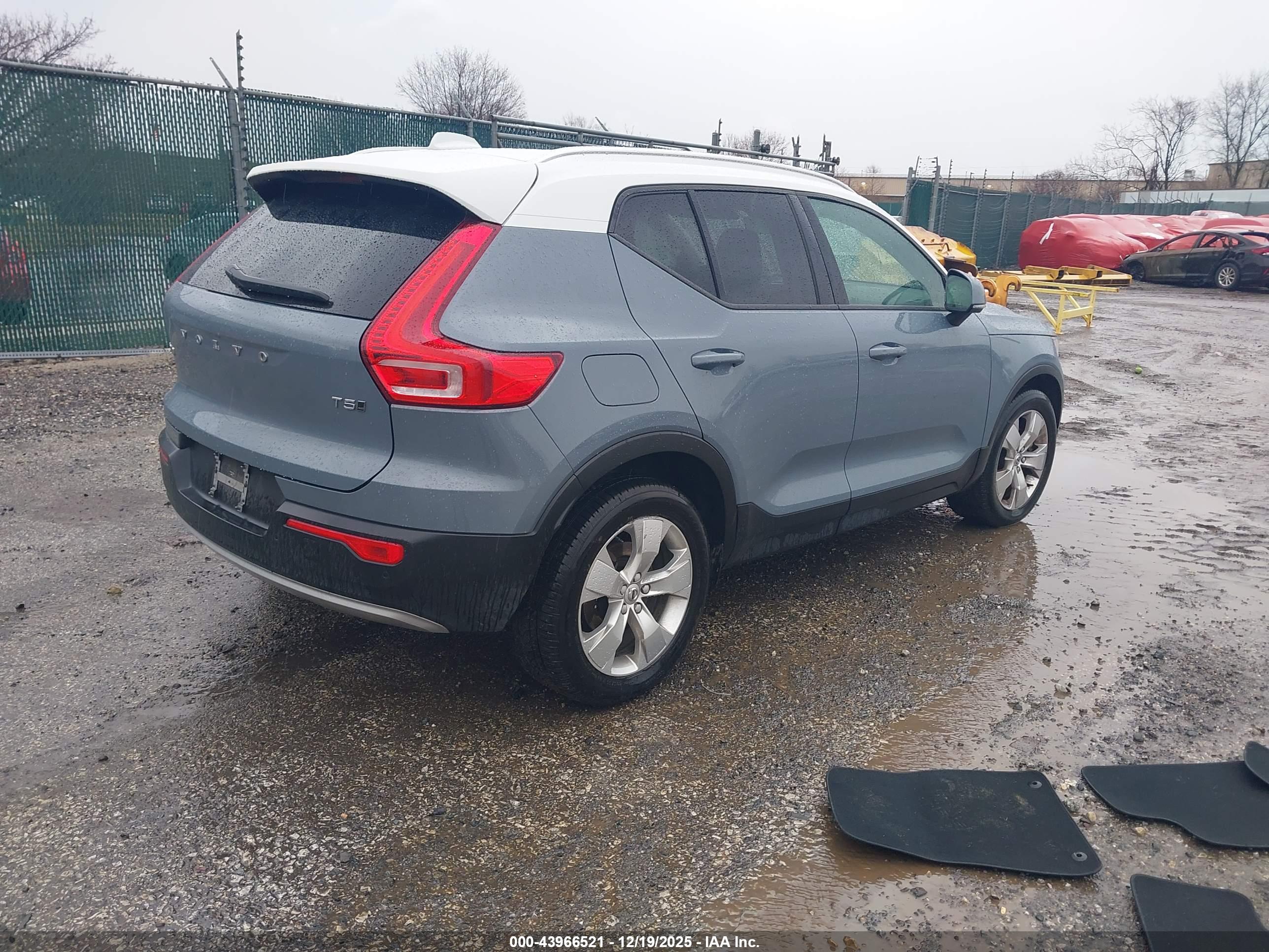 VOLVO XC40 image 4